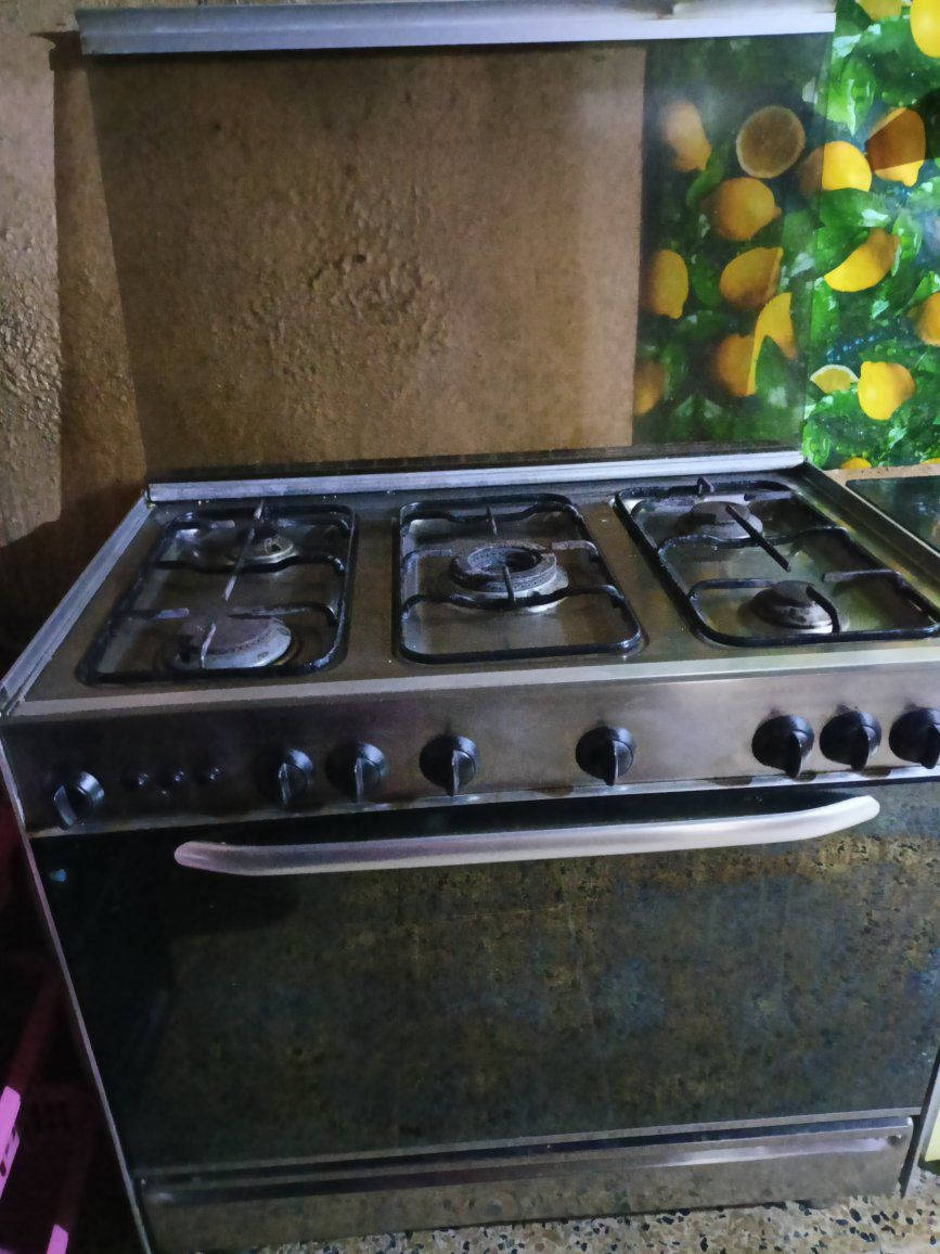 طباخ شغال كلو الفرن خطين السعر ١٥٠ قفلو الشراي يجي خاص العنوان جانب الايمن


**إذا كنت صاحب هذا الإعلان وتريد حذفه لأي سبب، رجاءا أرسل رسالة إلى الدعم الفني**