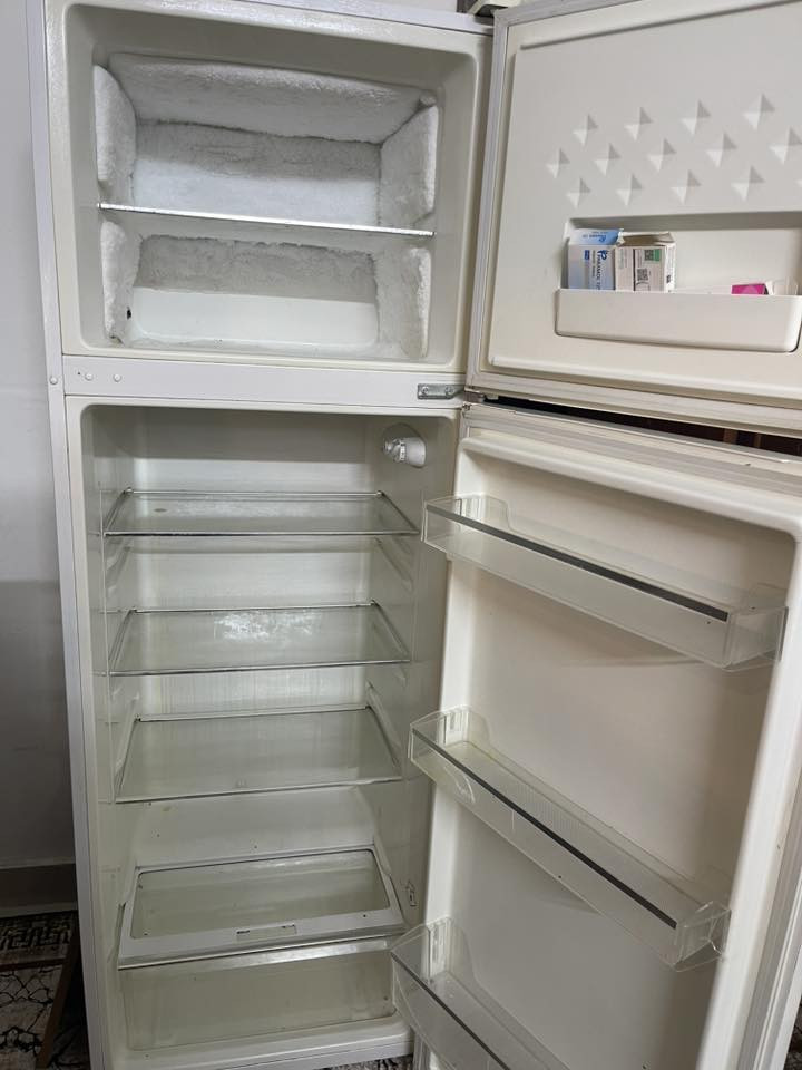 السلام عليكم   ثلاجه نضيفه مستعمله الفريز مالتهه فول للبيع مكاني الدوره الصحه السعر  175بيهه مجال   ***********
