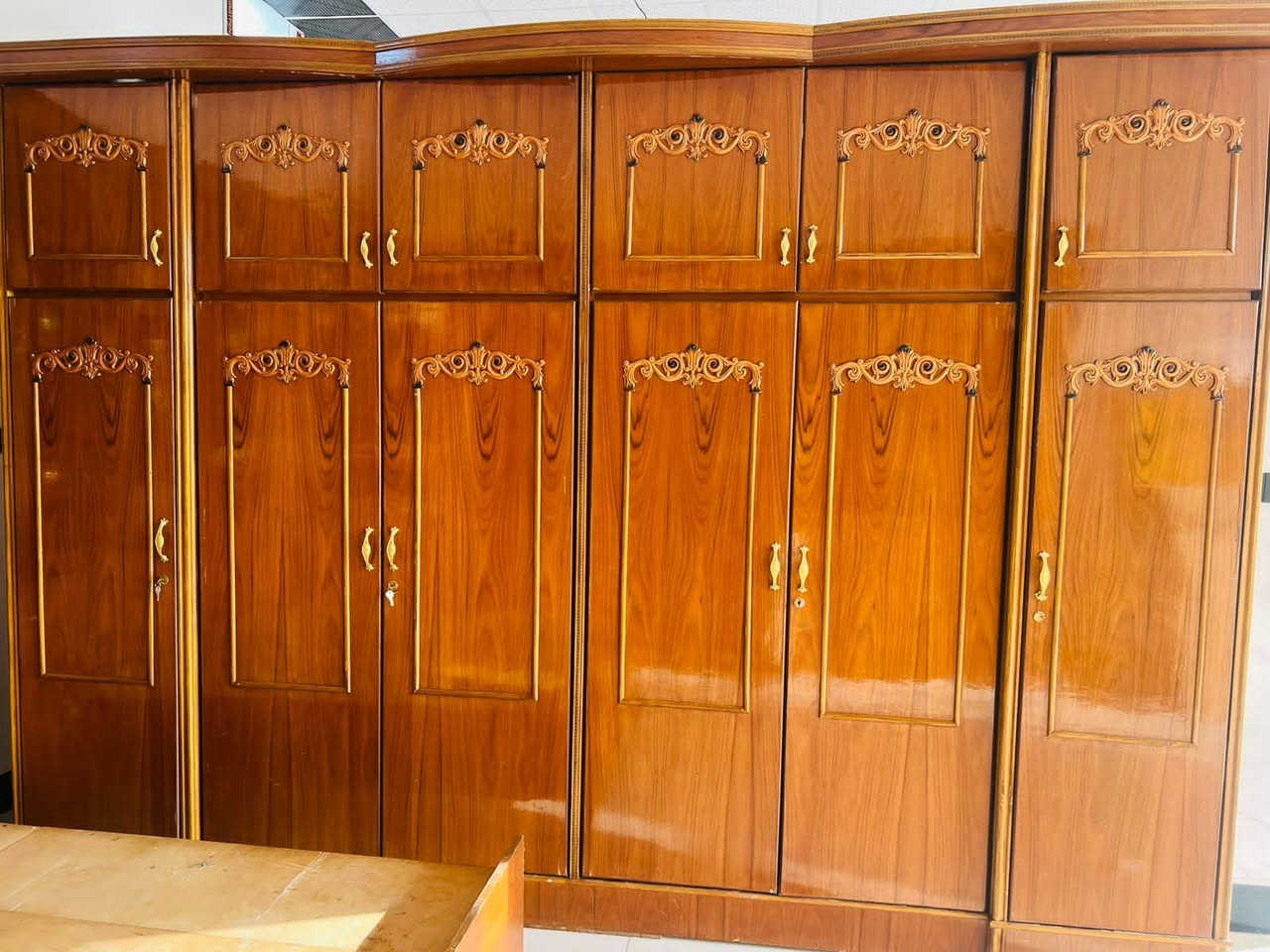 غرفه نوم صاج عراقي فصال حطاطه جديده استخدام قليل السعر  مليون 275 وبيه مجال بسيط ***********
