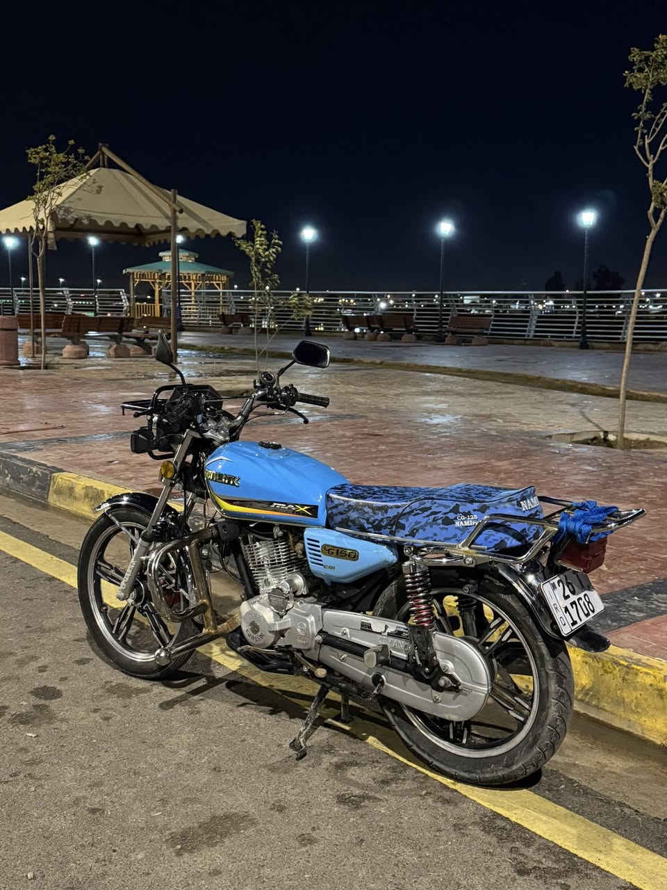 سيفان رقم وسنوية باسمي دراجه كلش نضيفه تشيغل عن بعد سلف بصمه كلو شغال  السعر 1875 الاتصال ***********
