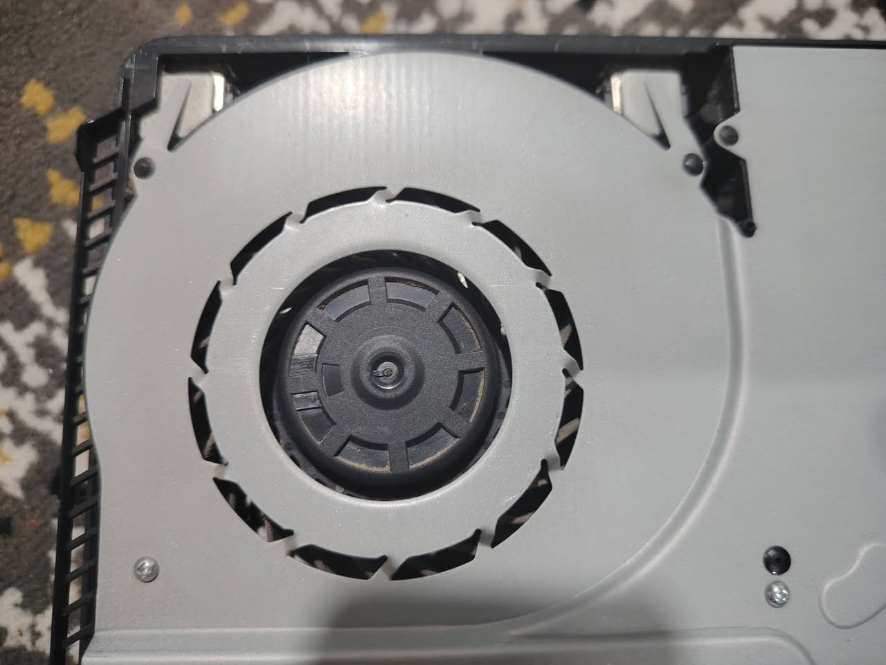 بلي 4سلم للبيع
جهاز نضيف جدا جدا 
نضيف ما مستعمل هواي ما مفتوح مع يدتين وحدة اصلي وحدة تجاري +لعبتين معا هدية ماينكرافت وفيفة 22 
جاهز ما مهكر يعني تگدر تسوي حساب بلي مع كيبل تشغل وكيبل HD 
مكاني نجف كوفة 
السعر: 275وبي مجال للشراي 
الرقم: *********** واتساب وخاص
