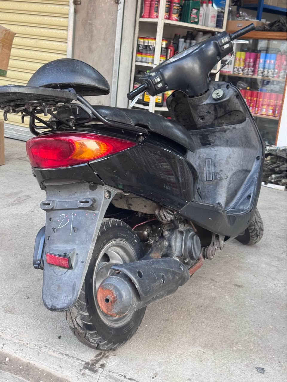 بريز 140 
كلشي بلادي عدا المكينه مستحقه تجفيت
 شغاله نص هندر بأي وقت
نقصه ستاند تعليك + باتري
سعرهه 325 بيه مجال بسيط 
عنواني بغداد الكماليه 
*********** بغداد, العراق
