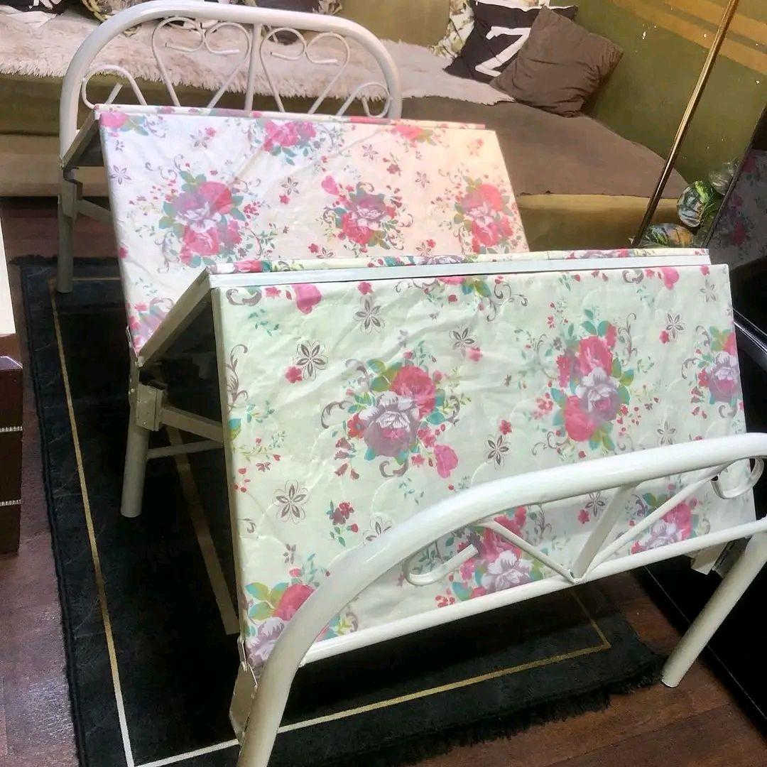 الف رحمه على روح امه وابو الي يعلقلي هذا باب رزقي الوحيد 
 سرير معدني قابل للطي، يُعرف أيضاً باسم "جرباية تنطبق" أو سرير سفري، ويتميز بهيكل حديدي متين وتصميم موفر للمساحة مثالي للغرف الصغيرة أو كسرير إضافي.

يوجد خدمة توصيل لجميع المحافظات سامراء, صلاح الدين


**إذا كنت صاحب هذا الإعلان وتريد حذفه لأي سبب، رجاءا أرسل رسالة إلى الدعم الفني**