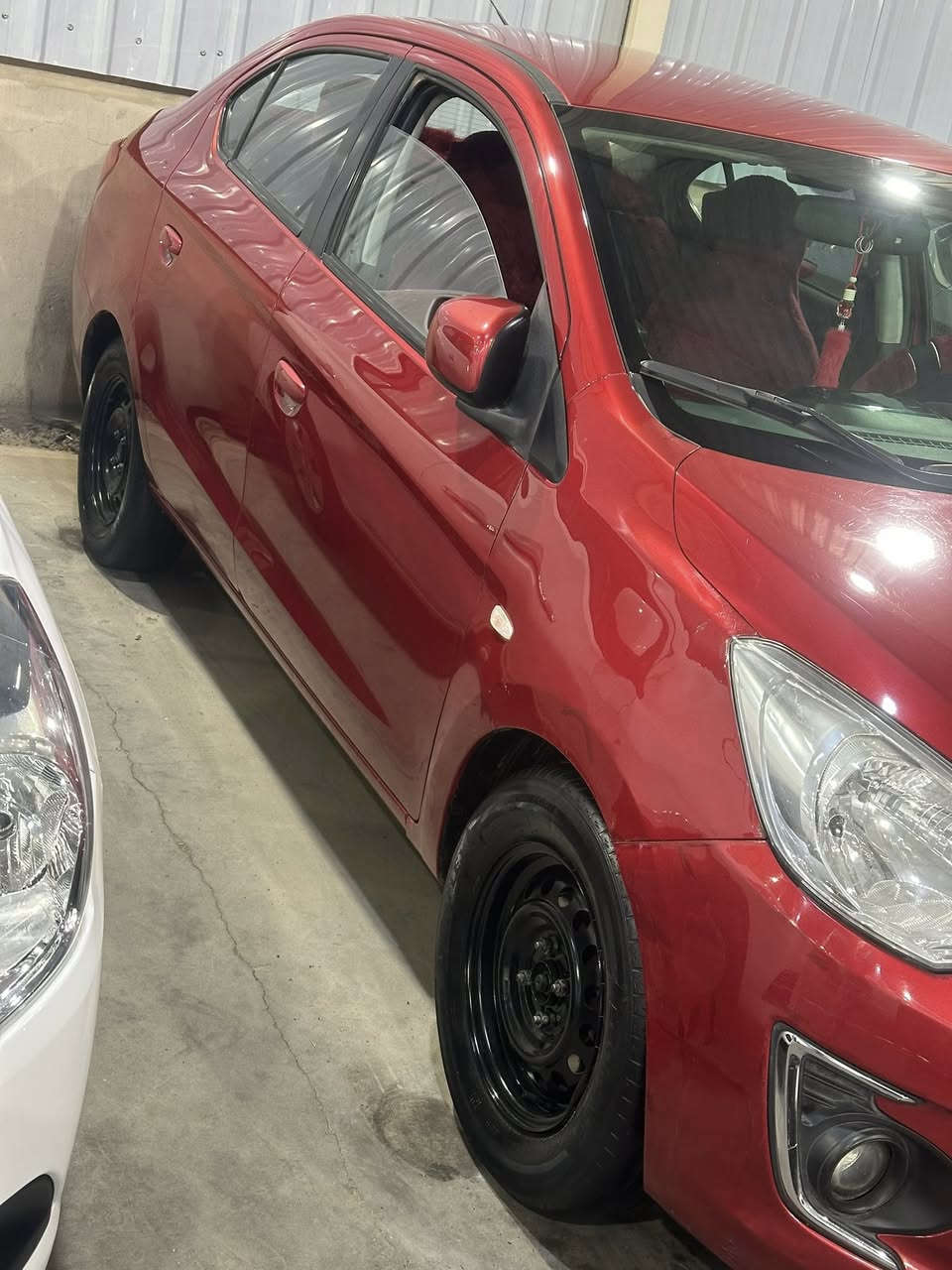 عندي ميراج
موديل2017
سياره ممكفول بدون سبغ  بيها بارد شوي
ارباگ بس سوكان 
سياره رقم سنويه جديد
و سعرها ٨٥بيها مجال قليل
رقم شمالي رقم سليمانيه
مكان اربيل
واتساپ***********
