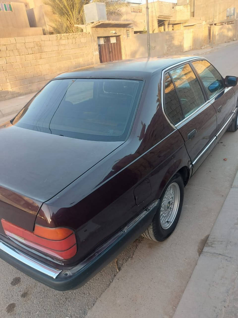 بي ام للبيع حجم 730. 6سلندرموديل 93 تبريد شغال كهربائية كله شغاله مابيه اي نقص لون كرزي رقم بغداد لايت زنون تخم تاير جديد ويلكب خليه للستفسار اتصال على الارقام التاليه ***********/***********
