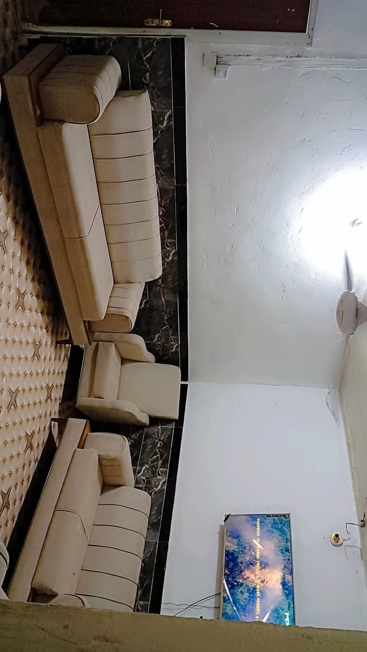 بسم الله ..بيت تجاوز للبيع
المساحه 100متر
المكان.حسينية الراشديه .في منطقة ال 28 قرب شارع قهوة المتقاعدين.
يحتوي على كراج وصحيات خارجيه .
واستقبال وغرفه ومطبخ وترك وحديقه خلفيه...مع كامل الخدمات كهرباء ماء ومجاري .ومكاتبه يم المختار
ويحتوي على تشجير خارجي 300 متر
السعر  10
***********
