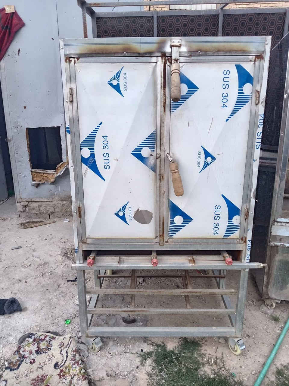 شواية سمج وياها 3 أحواض
وشواية دجاج للبيع اتصل ع هذا رقم مكانهن  نجف حي جامعه ‏‪***********‬‏
