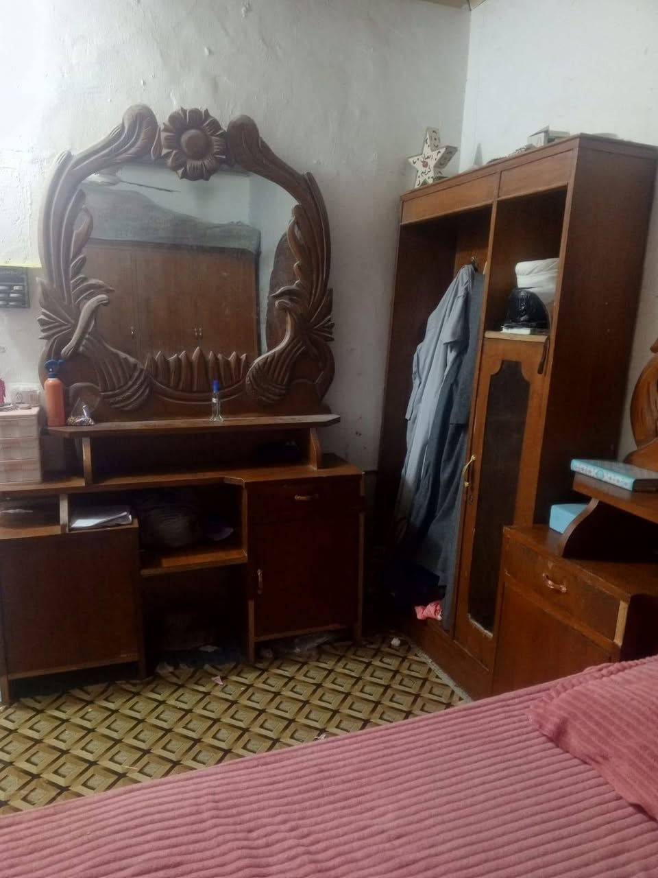 غرفة اخشاب صاج للبيع السعر 400 وبيه مجال ***********
