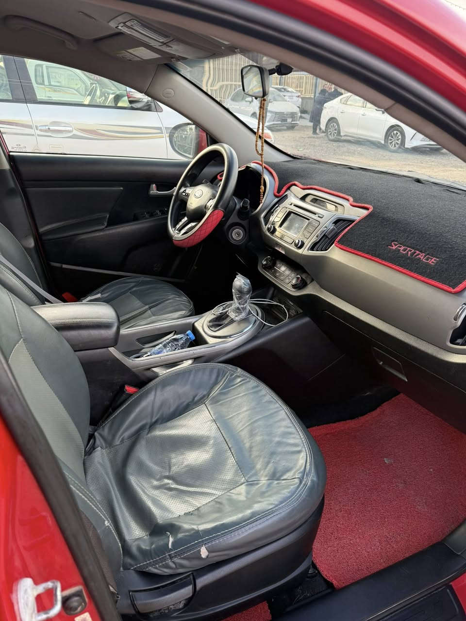 سلام عليكم سبورتج موديل 2014 لون احمر أمريكي حادثهه بنيد و باب خلف سائق وصفحه ساىق مرشوشه صور سونار موجوده سعر 127 بيهه مجال مكان محمودية ***********
