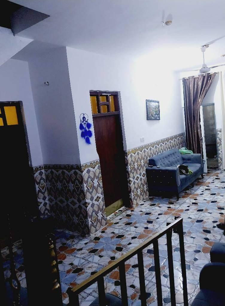 السلام عليكم  
حيل الحكيم 
نزلت شهيد نزار 
اول فرع على اليسرة  من صفحة الساحة  على شارع فرعي بين شارع المسعود بين شارع شهيد نزار  اي استفسار اكثر اتصل بلخدمه  الله يرزق الجميع 
بيع مراوس حسب التفاق بقطعه دومن نص دومن حسب الموجود بيع كذالك يرهم مراوس  حسب الاتفاق  والسوك يحكم  سعر ٦٠ بي مجال 
٣ غرف كاملات وحده فوك ثنين جوه صاله استقبال كراج حمام خارج داخل 
بناء طابوك  يبعد عن كورنيش ٤٠٠ متر يبعد عن شارع العام ٤٠٠ متر بلتص صاير اي استفسار اتصل على رقم  *********** واتسب موجود اتصال موجود
