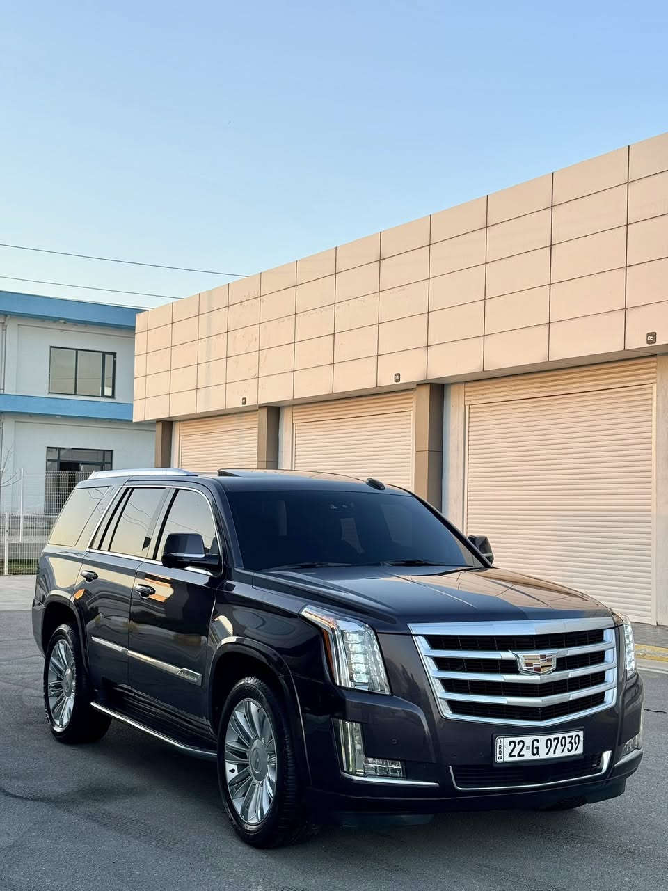 ﷽
                 CADILLAC ESCALADE PLATINUM 2016
▫️كاديلاك أسكاليد موديل 2016 
🔹مواصفات پلاتينيوم فول مواصفات ١/١
🔹لون مميز ( لون قهواي  )

▫️محرك V8 تمانية سلندر🔥
🔹كير و محرك بشرط
بدون صوت و بدون صرف بدون خلل
🔹ماشية  73  الف حقيقي

▫️سيارة كلين تايتل مكفولة كفالة عامة ✅
🔹مكفولة حتى دعاميات بشرط بدون صبوغ
🔹بدون صبوغ بدون شخت و بدون رصعات
🔹سيارة حيل حيلوة جديد جديد ماشاالله
🔹سيارة كل على وضع شريكة لوك لوك

▫️مواصفات پلاتينيوم
( بصمة - فتحة - فور ويل - دبل رادار  أمامي و جانبي - رادار خط طريق - داتاشو - خمس كاميرات - صندوق شفت - سقف DVD - شغال - شحن موبايل - قاصة - كشن جلد مساج - كشن تتفيئة و تبريد - كشن و ستيرن خزن - كشن هزاز - تبريد مركزي - لايت ليد و زينون بيلادي - حصاص أمامي و خلفي - مراي شفت - بعد هواي مواصفات )

◽️اربع تاير ويل جديد ويل بيلادي حجم 22
🔹سيارة شرط بدون اى نواقص گير و محرك و حدادي و كاهرباى كولة بشرط
🔹سنوي و رقم و هزة جديد سنوي بأسمي
🔹 نفسي يوم / تحويل و كاله حاظر
🔹 مكان_🌆 سليماني

◽️سعر_ 338$🔐🔥
◽️موبايل_ *********** ::: ***********
____________________________________
