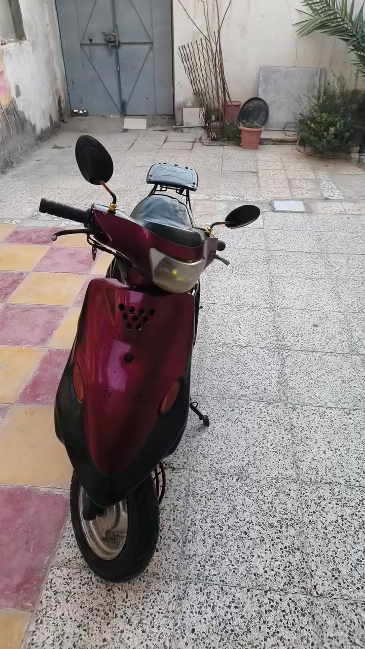 السلام عليكم شباب دراجه للبيع نظيفه كلش بيها عطل بسيط جبنه رايدها 250 قفلا ***********
