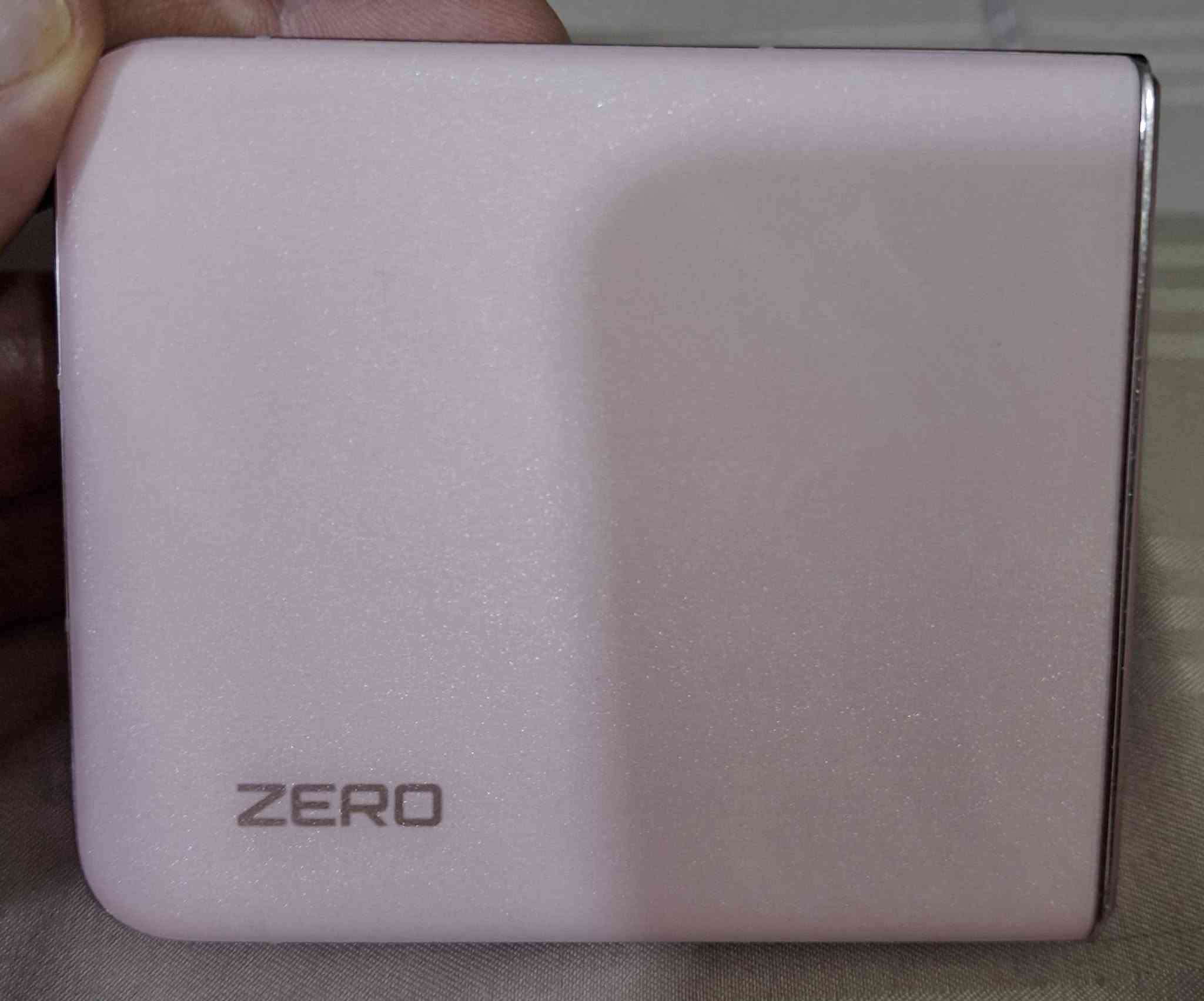 ‏جهاز للببع
‏  **Infinix Zero Flip**
‏| **الشاششات** | داخلية 6.9 إنش (LTPO AMOLED) + خارجية 3.64 إنش، كلاهما 120Hz |
‏| **المعالج** | MediaTek Dimensity 8020 (أداء متوسط) |
‏| **الذاكرة والتخزين** | 16 (8+8) جيجابايت رام + 512 جيجابايت تخزين |
‏| **الكاميرات** | خلفية مزدوجة (50+50 ميجابكسل) + أمامية 50 ميجابكسل | يدعم تصور 60 فريم 4k
‏| **البطارية** | 4720 مللي أمبير + شحن سريع 70 واط |
‏| **النظام** | أندرويد 15 مع واجهة XOS 14.5 مع دعم 3 سنين |
‏| **أبرز الإضافات** | سماعات ستيريو من JBL، تصميم قابل للطي بمفصلة مخفية |
‏مستعمل بي فطر بالشاشة الخارجية ممأثر على اللمس موضح بالصور 
‏وياه شاحن سريع مع سماعة سلكية فقط
‏سعرهه 240 قفل فقط بيع بدون مراوس 
‏مكاني بغداد توصيل ماعندي 
رقمي 
***********
‏
‏
‏
