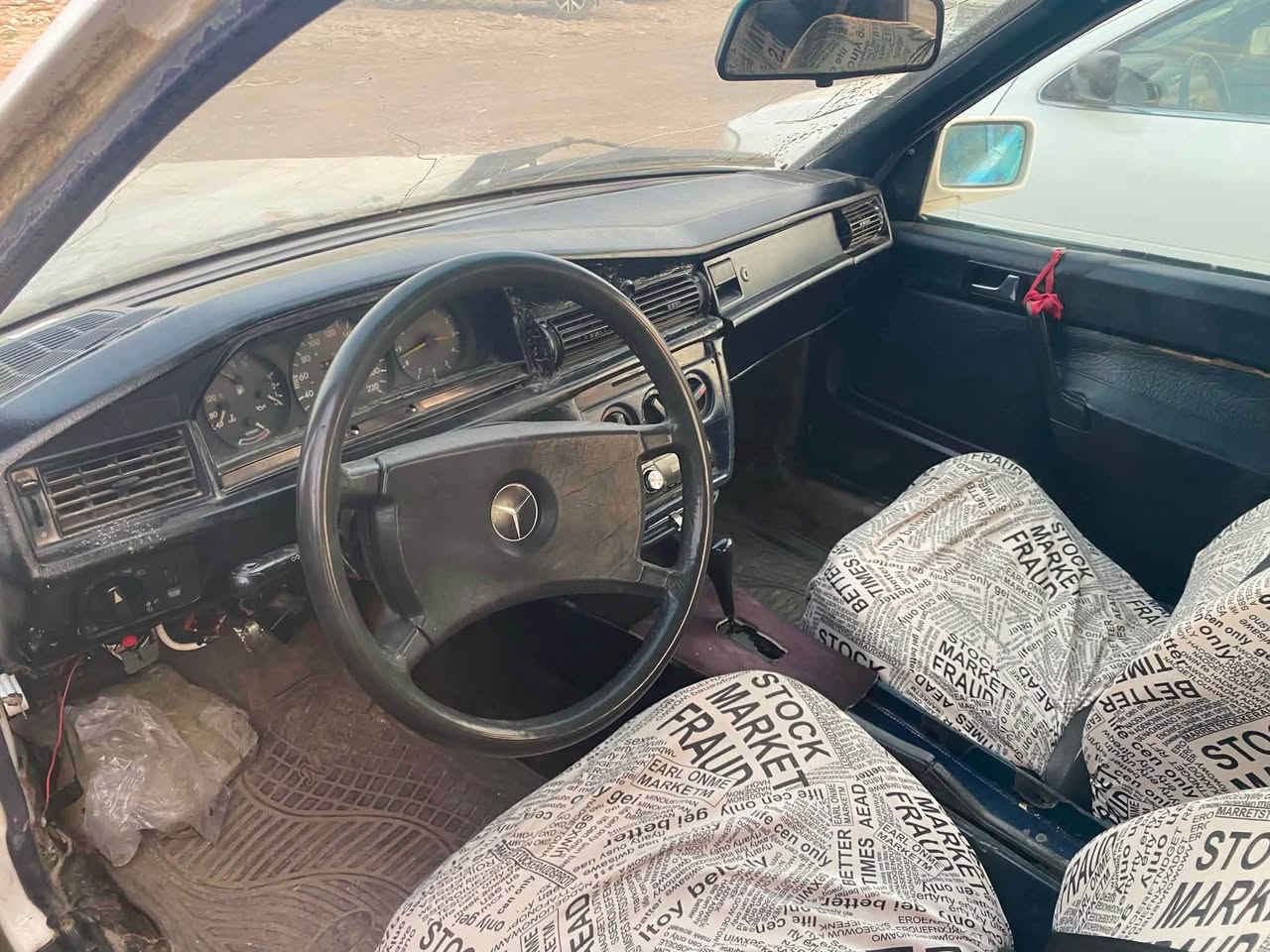 12$ گەڵا مارسیدس 190 
مەکینە ئۆنجی شەش بستۆن
گێڕ تۆماتیک 
تەقەورەقەی نیە 
حاسیبە و ئەوەلیاتی هەیە 
نرخی 12 گەڵاقفڵ بو معملە تەلەفون مەکە
*********** *********** كالار, السليمانية
