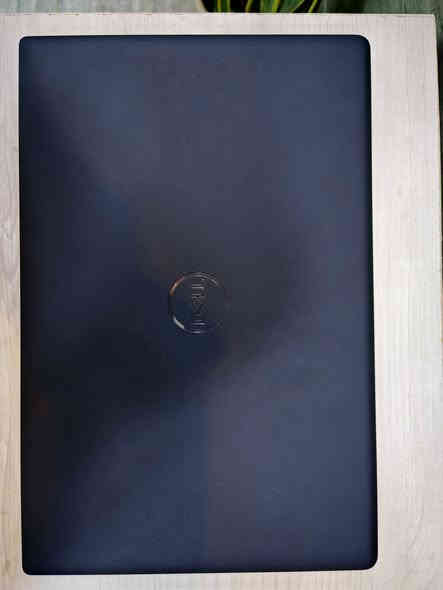 عرض مميز جدا مواصفات مقابل سعر DELL 3520  Ci5جيل الحادي عشر سلم حجم شاشة كبير 15.6 
 السعر ( 340 الف_عراقي) سعر نهائي   مناسب للدراسة والبرامج المكتبية والطباعة والتصفح  نظافة عاليه جدا
يوجد توصيل لكافة محافظات العراق 
 ***********
……………………
✓ المعالج Core i5-1145G7 
✓ ذاكرة الوصول العشوائي (الرام) 8GB 
✓ التخزين( الهارد) SSD 256GB 
✓ مقاس شاشة 15.6 عاليه 1920x1080 FHD
✓ منفذ HDMI & TYPE C 
✓ كيبورد  عربي انكليزي
