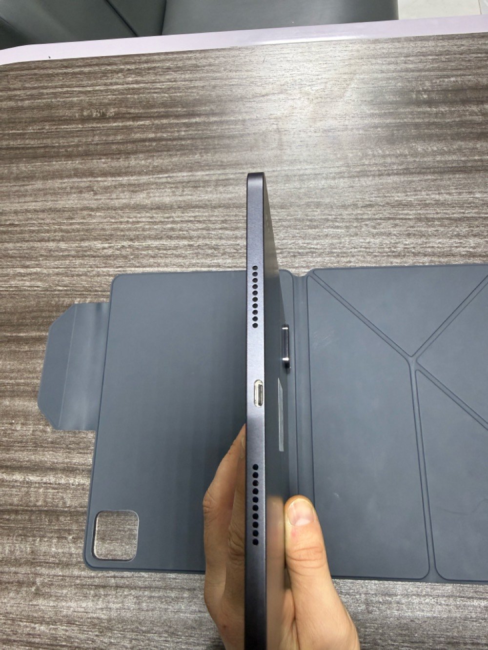 شاومي باد 7 للبيع كامل ملحقات جديد استعمال قليل مكاني بغداد متواجد هنا و***********وتساب
السعر 420 وبي مجال بسيط 
ذاكرة 265
90 فريم ببجي
كول اوف ديوتي 120 فريم حجم 11.2
الدقة 2136 × 3200
المعالج  Snapdragon 7+ Gen 3mobile platform

144 Hz
الذاكرة العشوائية 12
البطارية 8850
عدد دورات الشحن 20 دورة 
الشحن 45 واط اللون المميز