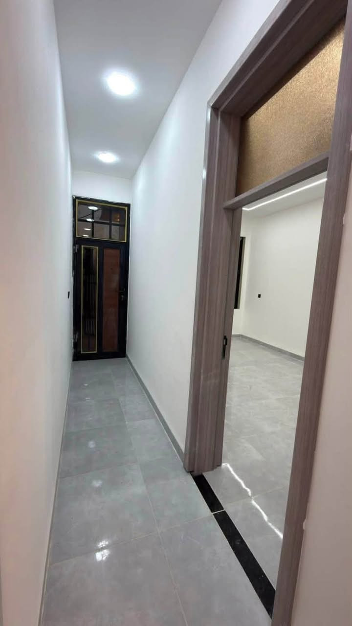 خمس غرف نوم اضلع منفصله 100 متر

حي الجهاد مربع الاساتذة خلف ٤ شوارع 🏠
يحتوي كل دار على مدخلين صاله 👇🏿

ومطبخ منور حمام 🛁 وغرفه نوم 😴 
في الطابق الأرضي 

الطابق الثاني 👍🫵

يحتوي على ثلاث غرف نوم 🛌 

وخدمات مشترك من ضمن الغرف سويت 

للاستفسار  الاتصال أو 
واتساب على الرقم ***********5 
مكتب حمورابي
