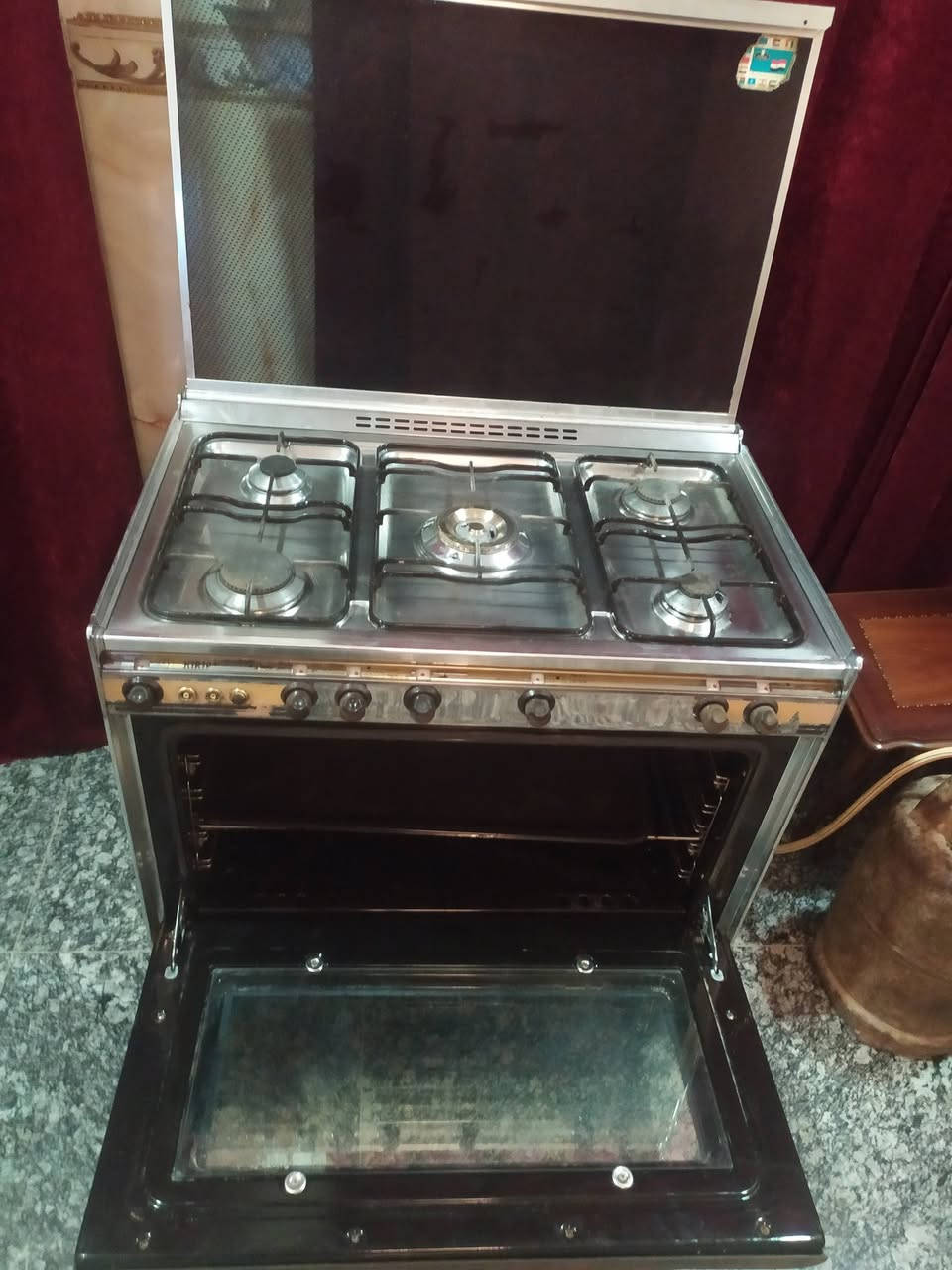 طباخ كريازي مصري الاصلي نظافه 90/100 كله شغال عالفحص الفرن والعيون ناره زركه وقويه سعره 240 يوجد توصيل


**إذا كنت صاحب هذا الإعلان وتريد حذفه لأي سبب، رجاءا أرسل رسالة إلى الدعم الفني**