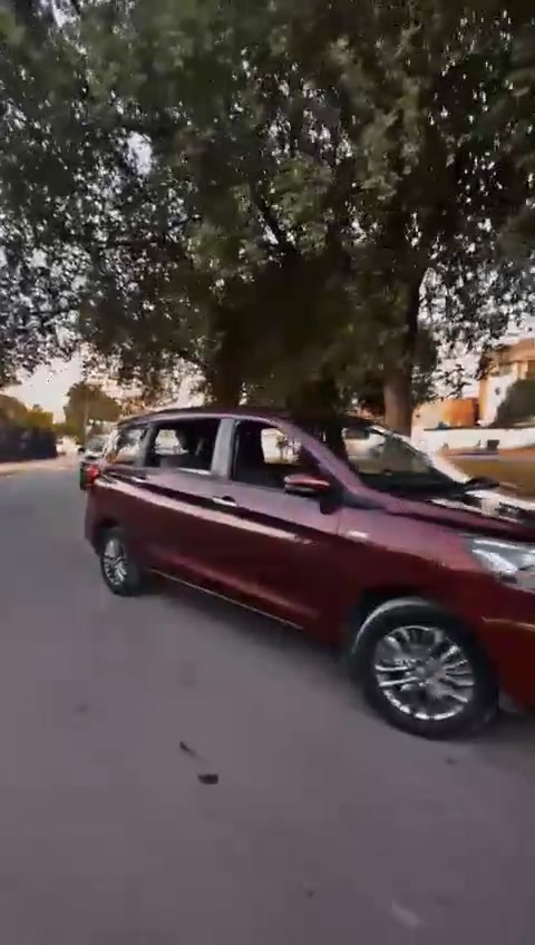 سلام عليكم
سازوكي ارتيكا 2020 
7 راكب 
محرك 1500cc 
4 سلندر 
ماشية 128الف km
كير محرك كهربائيات  مكفوله 
سيارة بيها دوشمة كاملة تفصال وارضية جلد بكل السيارة حتى الصندوق 
سيارة مرتبة ومامتعوبة دهن كلة بالشركة 
موجود دفتر مال تبديل الدهن 
سيارة بيها طخات خفيفة ومصلحه 
مواصفات السيارة 
بصمة 
مري شفط 
بصمه ابواب مال سايق والصدر 
حساسات خلفية 
تبريد قطعتين الخلفي 5 دكتات مسطرة تحكم خلفي بالتبريد  
كل صف بي جداحة 
السيارة عليها مليونين مال شركة 
توكع من سعرها 
غرامات ماعليها تحويل مباشر 
للستفسار الاتصال على 
*********** موجود واتساب وخاص 
العنوان بغداد الاعظمية
