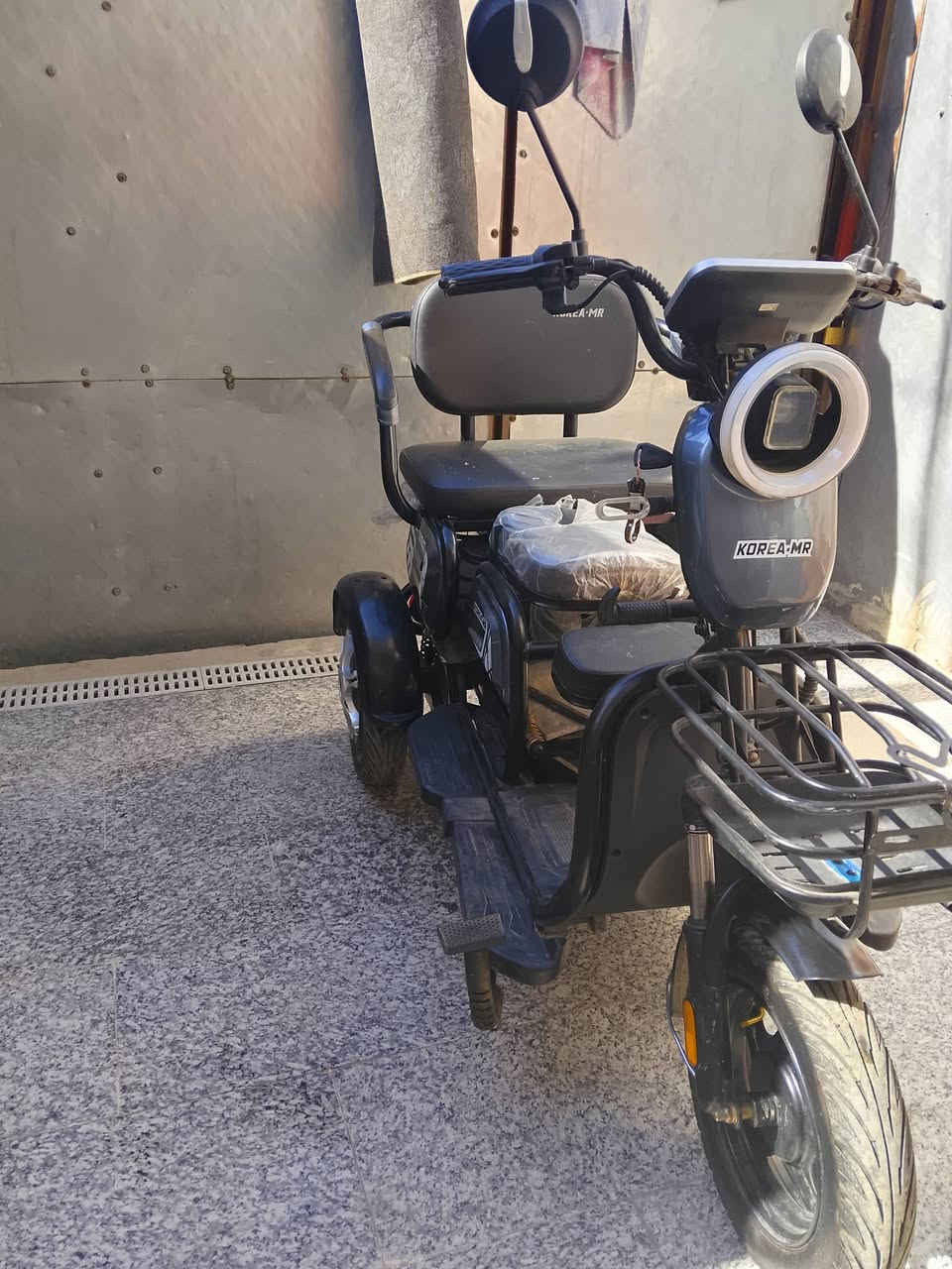 دراجه شحن للبيع دراجه نضيفه 5 بطاريات دبل بيه سوبايه اماميه و خلفيه لايت لدى وعالي وناصي دبل تلث كشنات  للاستفسار *********** 
السعر 950وبيه مجال دراجه ما تعوبه
