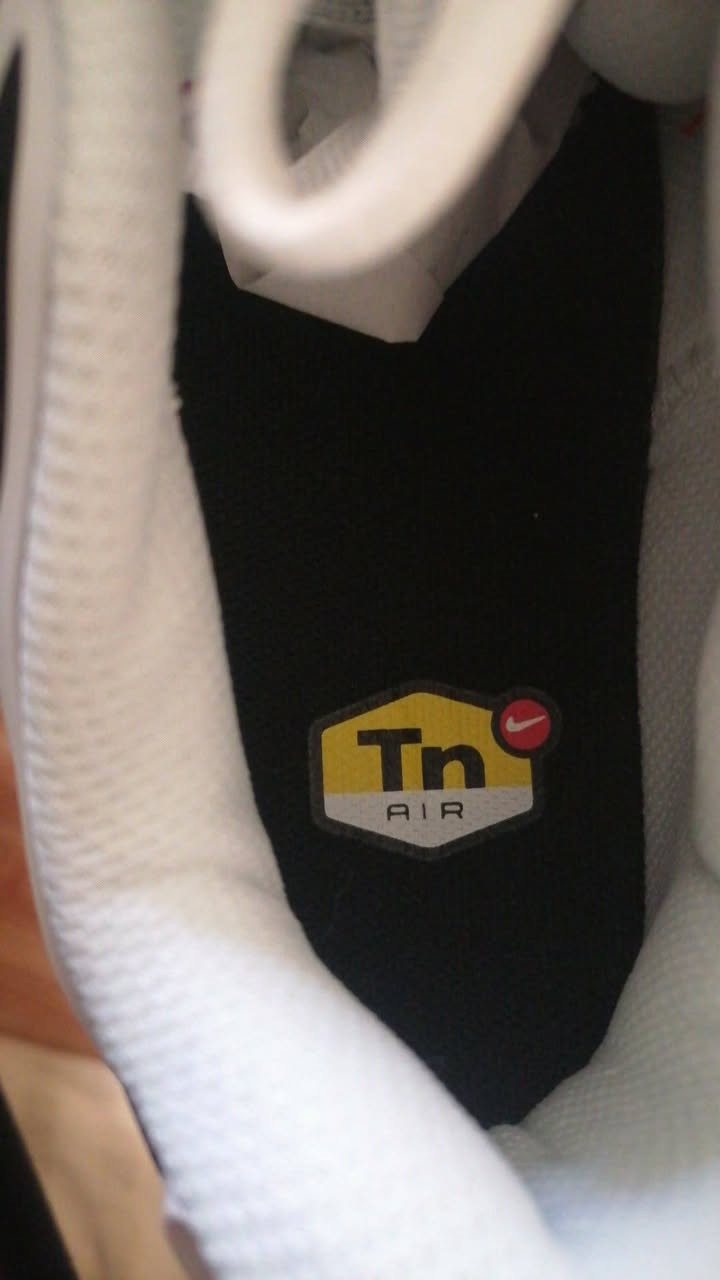 نزل سعرك بما يرضي الله وبالعافية عليكم شباب.
حذاء
Nike Air Max Plus Dri-FIT
القياس 41/5
قياس القدم 26
صناعة فيتنامي باركود. 
جديد لوك بالجيس مامستخدم.
توجد خدمة توصيل للمحافظات كافة.


**إذا كنت صاحب هذا الإعلان وتريد حذفه لأي سبب، رجاءا أرسل رسالة إلى الدعم الفني**