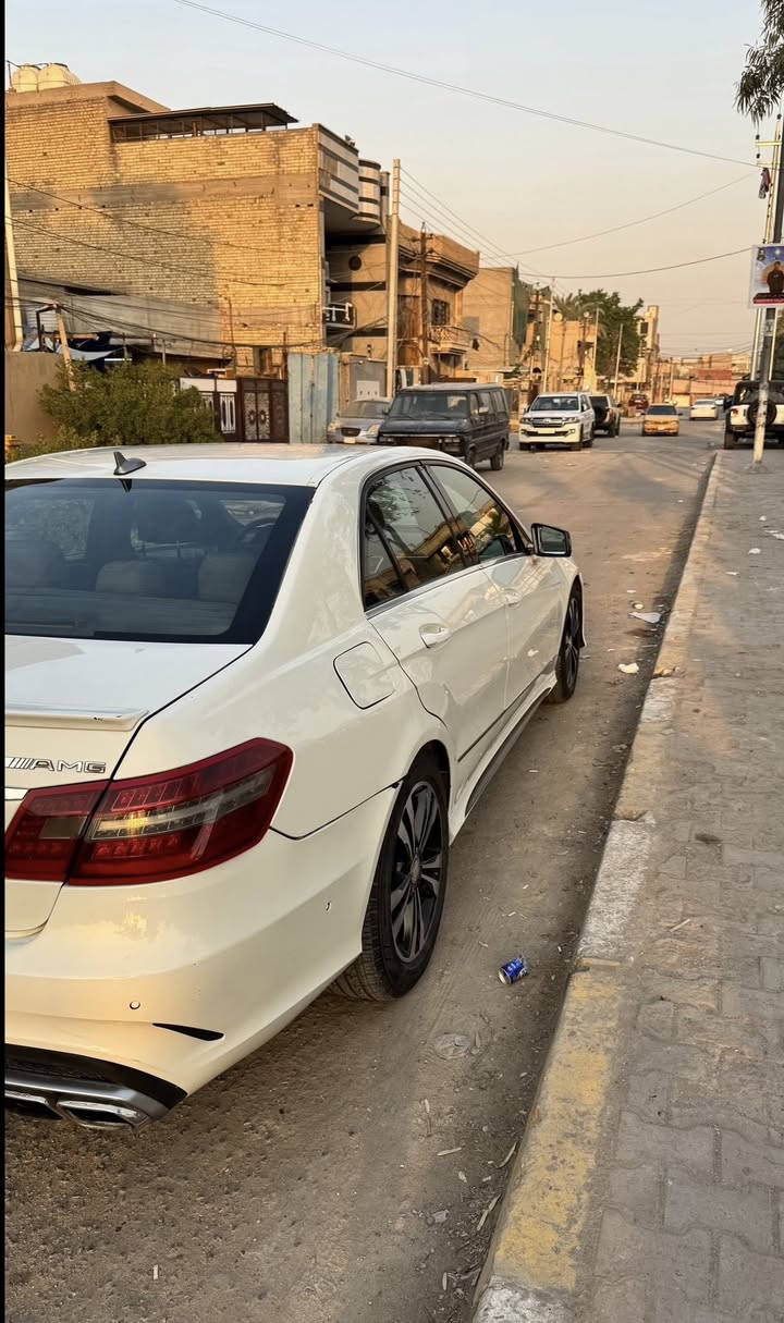 مارسدس E350
موديل 11 محدث 16 بدون ضربه التحديث 
السياره وارد امريكي حادث جاملغ خلفي فقط 
السياره رقم بغداد بأسمي 
فول مواصفات كلشي بيها شغال 
تدفئه و تبريد 
كشنات كهرباء والتدفئه 
السياره فول وموصفاتها معروفه 
شادلها شاشه بلاد كار بلي و اندرويد اوتو 
السعر 135 وبيها مجال 
***********
