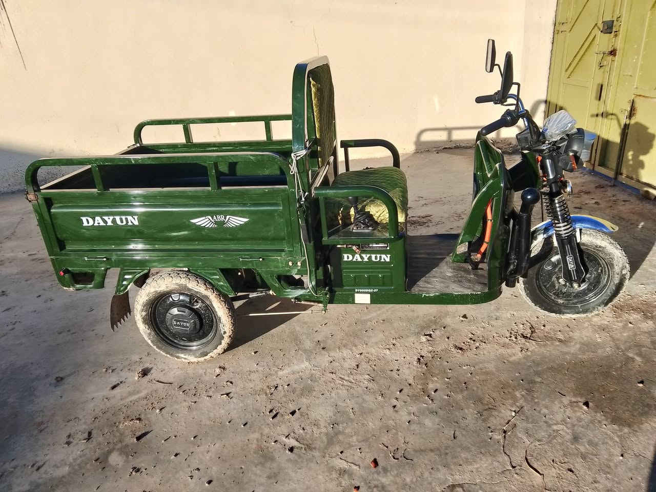 السلام عليكم دراجه شحن للبيع 5 بطاريات السعر مليون ونص وبيه مجال عنوان بغداد ***********
