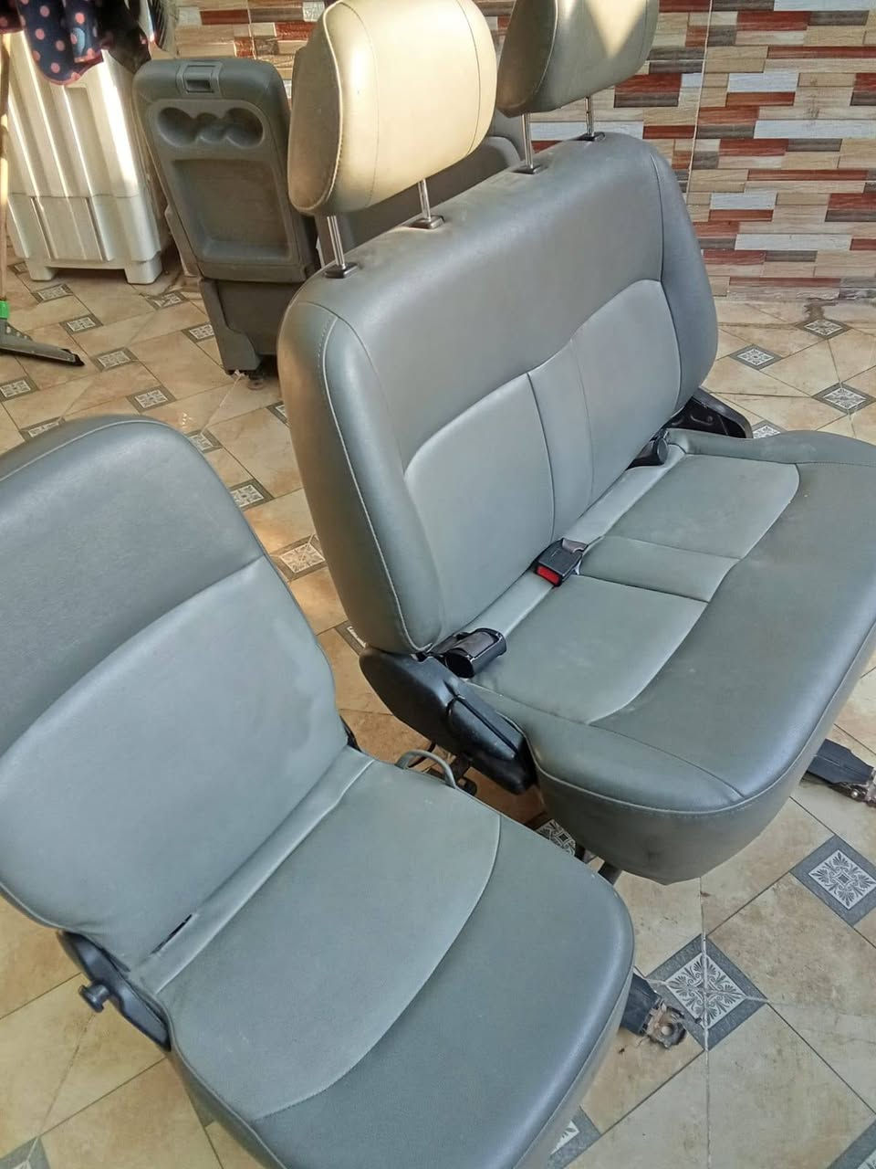 السلام عليكم
موجوده سيبايه طياره نظيفه جدا ترهم على السيدونا 

مع كشتات مال ستاركس  محورات ويرهمن على السيدونا مع فللجات أماميه مع ثلاجه مال مكينه 3800 مع دينمو مع سلف مع كامبريسر تبريد مع شاشه  دشبول  الإتصال ***********
