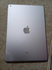 ايباد 9 للبيع سعره250 كل عيب مابي شرط 07705656423