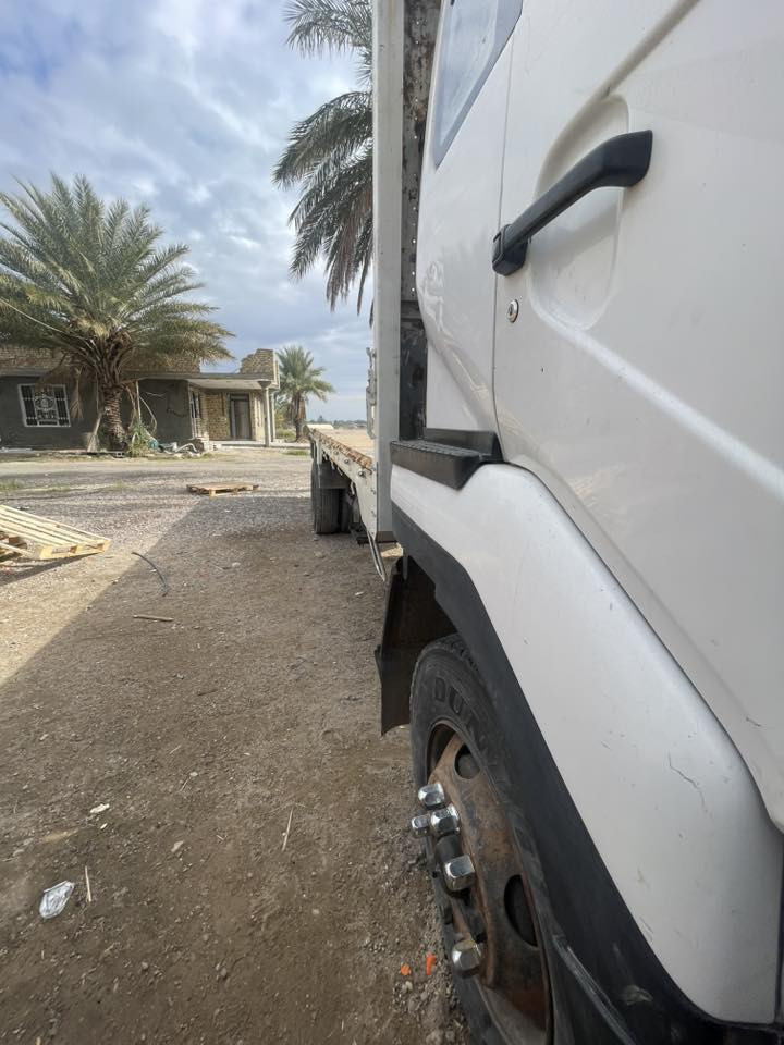 السلام عليكم للبيع نيسان يودي موديل 2002 مكينه كير شواصي كفاله 4طن رقم بغداد بسمي مكاني بغداد   سعر 150$ وبيه مجال اي ستفسار ***********
