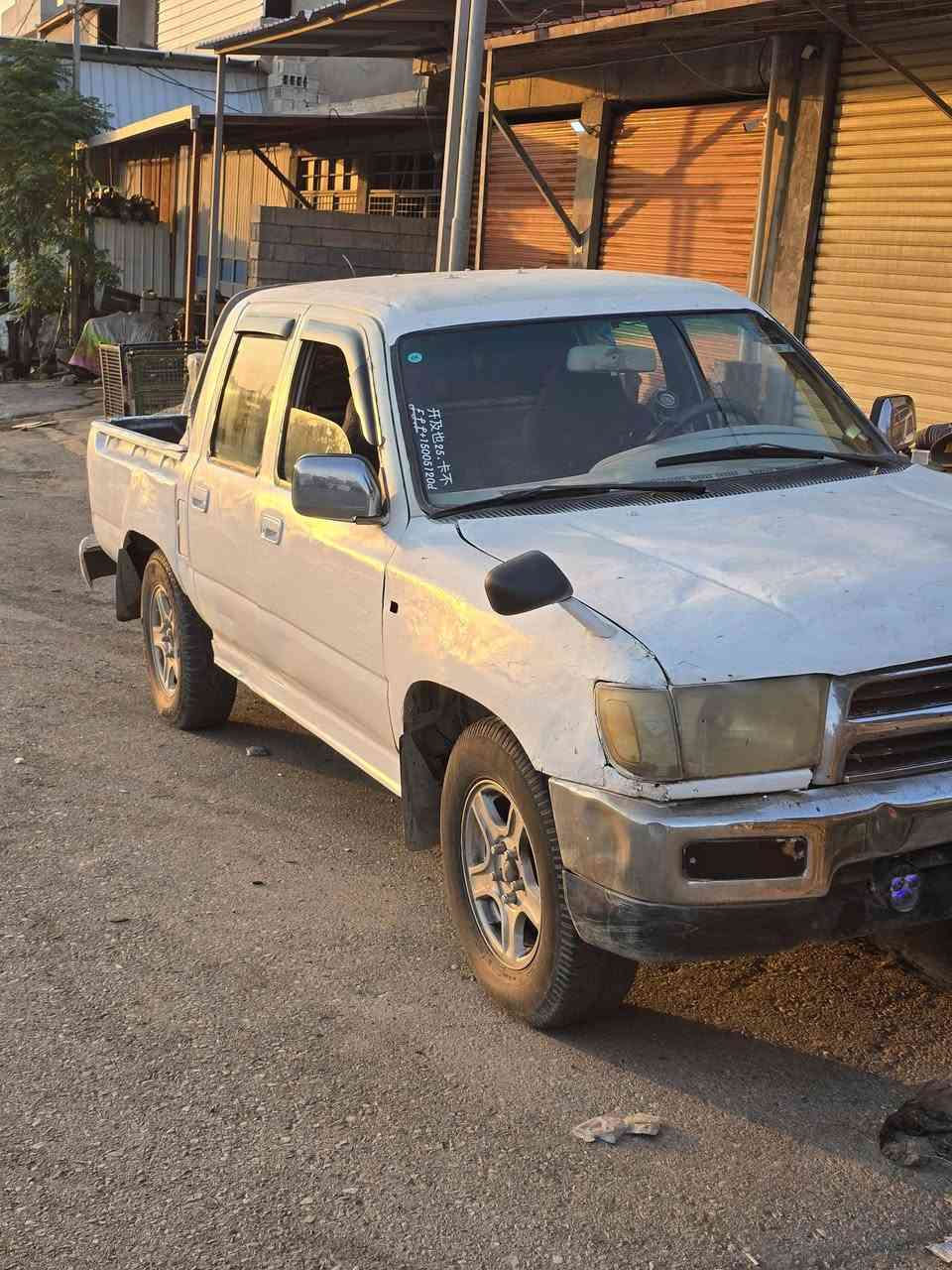 ***********__whatsapp
*********** 
2004
35گه لا  و معامه له
ئارمی پلاستیکی هه ولیر
مه کینه و گیر و اکسل به شه رتی هه موو شتیک
پاتری تازه ی له سه ره
رایته ری  مسی له سه ره
له دواوه هوکم بوو به ستوه به ته رتیب
له دواوه  شوینی سپیرم بوو دروست کردوه له بیلادی جوانتره
دینه موی تازه ی بو به ستراوه
مه کینه ی وه کو سفر وایه
سیسته می  ئیمپری فایه ری بوو به ستراوه  ده نگی زور ساف و به رزه 
دوو بلاجیکتوری له سه ره  به دلی تو دنیا روناک ئه کاته وه 
 دوو کوشنی سفری  بیئیمی ۹۵ ی له سه ره 
کابریته ری  تایم دراوه و وه ک سعات ئیش ئه کا 
تاقم وایه ری کاره بای  ده وری مه کینه ی هه مووی ته رتیب و ته خلیفه  به کوردی  سه یاره که خزمه ت کراوه
شوین له سلیمانیم
