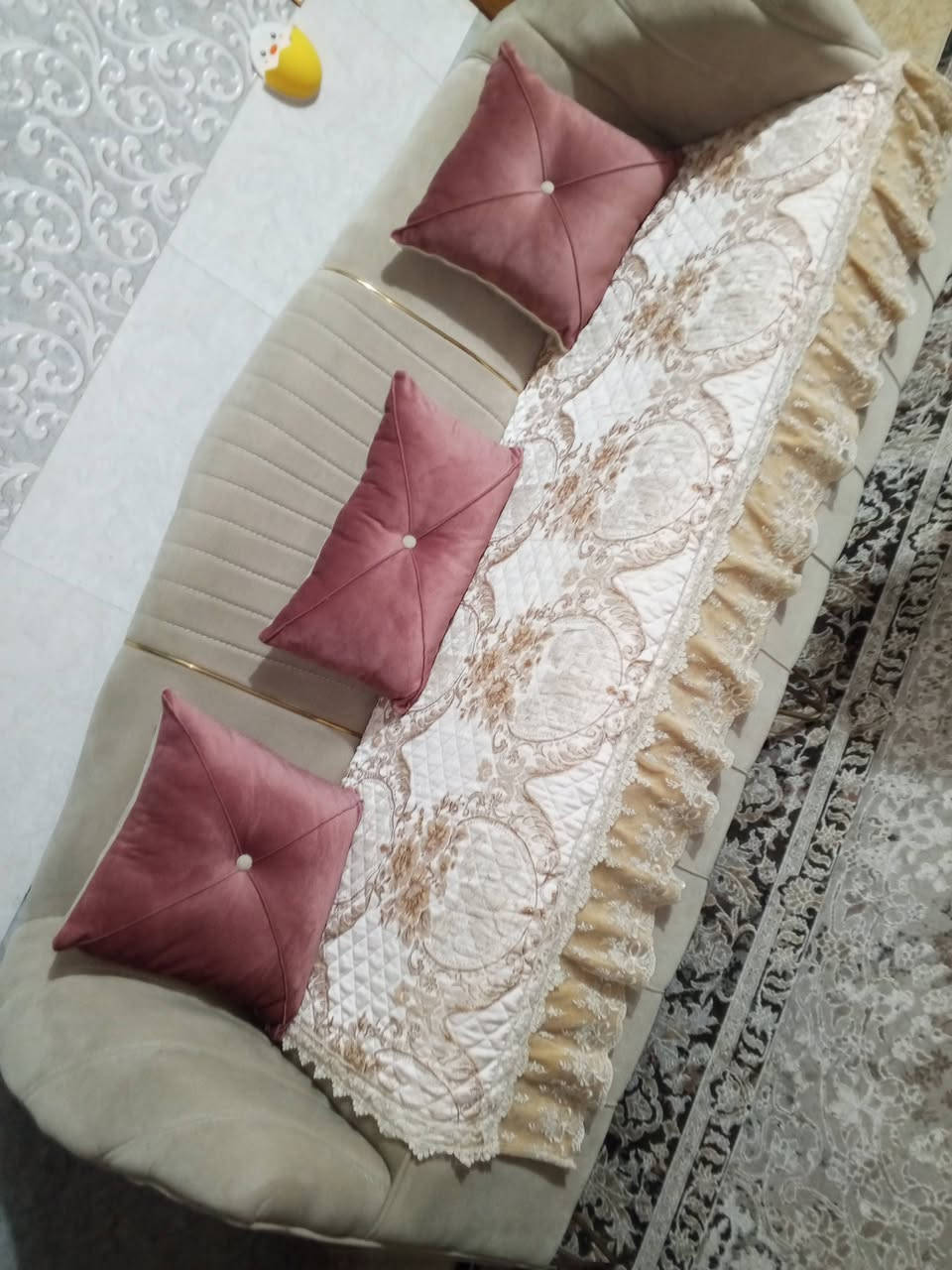 تخم يحتوي على 5مقاعد ب450وبي مجال***********
