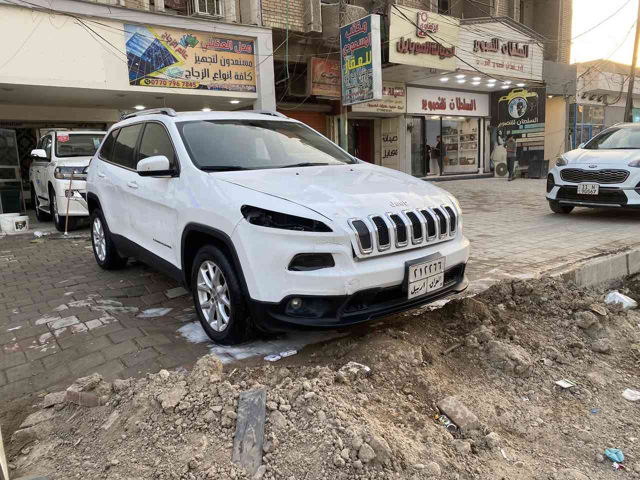 للبيع جيب شيروكي موديل ٢٠١٧ 
رقم أربيل تحويل مباشر 
السياره بيه حادث جفيه ابيع ع وضعه شغاله وتمشي جاهزه ميه بل ميه عدا الحادث للكسر الخارجي فقط 
السعر ٧٤
مكانه بغداد الامين ٢
***********
