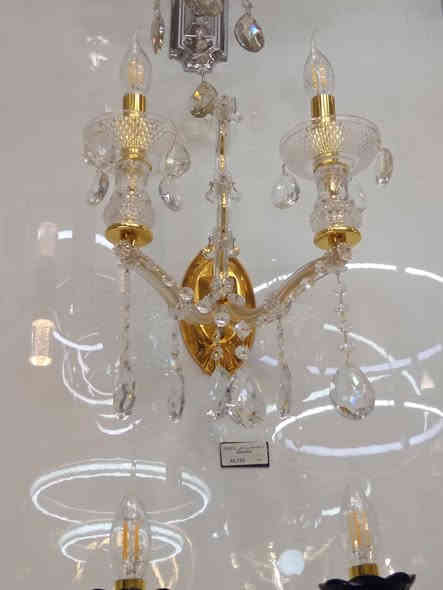 السلام عليكم عندي ثريات جدارية البيع العدد ٢ قطعة سعر ٧٥ بيهن مجال جدد مامستخدمات سعر الي بسوق الوحدة ٧٥ بينما انا ابيع اثنين عن ٧٥ بيهن مجال ***********
