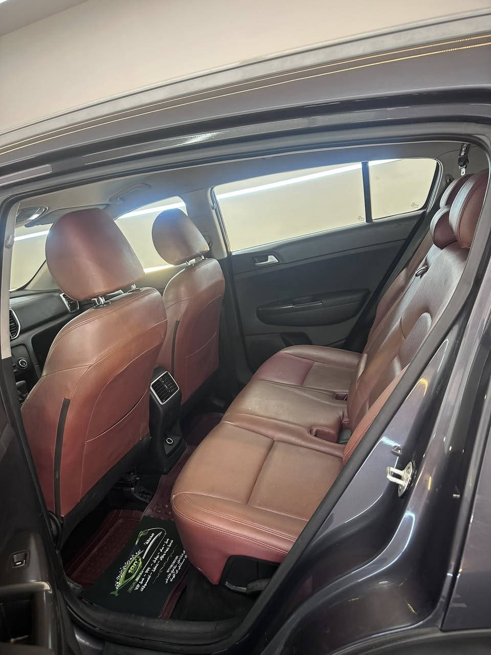 السلام عليكم من رخصة الادمن      سبورتج 2017 خليجي ماشية 117    كير محرك مكفول دعاميه اماميه مصبوغه بنيد بي شويه تعديل بارد والسيارة من الخارج يرادله ترتيب واي استفسار اني حاضر مكان السيارة كرادة 
***********
