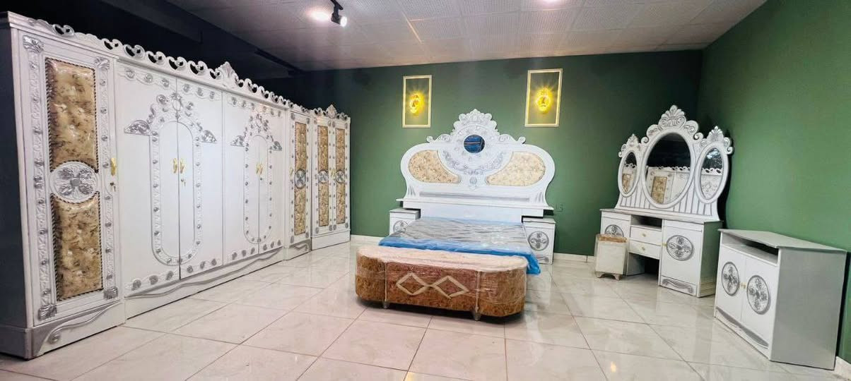 ٩٥٠  الف فقط

غرف نجاره عراقيه 💯💯

تتكون من 8  قطع 

عرض الكنتور 3 و20سم

ارتفاع الكنتور 2 و20سم

السرير بلوك ٦ ارجل

طول السرير 200 سم 

عرض السرير 160 سم 

الضهر براغي

 

الشازلون 50 الف
@إشارة


**إذا كنت صاحب هذا الإعلان وتريد حذفه لأي سبب، رجاءا أرسل رسالة إلى الدعم الفني**