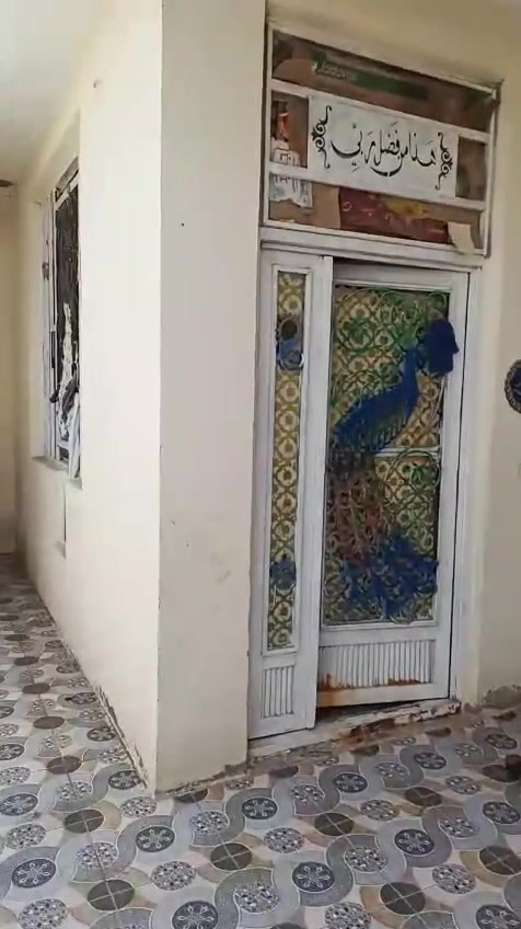 وعليكم السلام ورحمه الله وبركاته 
*بيت للبيع - كربلاء / شارع بغداد عمود 128* 🏠🇮🇶

*الموقع* 📍
- *المنطقة*: خلف مدينة الزائرين 
- *البعد عن شارع بغداد*: 850 متر فقط 
- *المساحة*: 220 متر 

*مواصفات البيت* 🏡
- *استقبال*: 7×4 متر 
- *غرف*: عدد 2 
- *مرافق*: منور + مطبخ + حمام داخلي + تواليت خارجي 🚽

*نوع الملكية* 📄
- *زراعي عقد 35* 
- *قابل للتحويل طابو* ✅
*للاستفسار والمراجعة* ☎️
مكتب عمار الشامي 
او اتصال *********** / مراسلة الصفحة على الرقم المباشر
