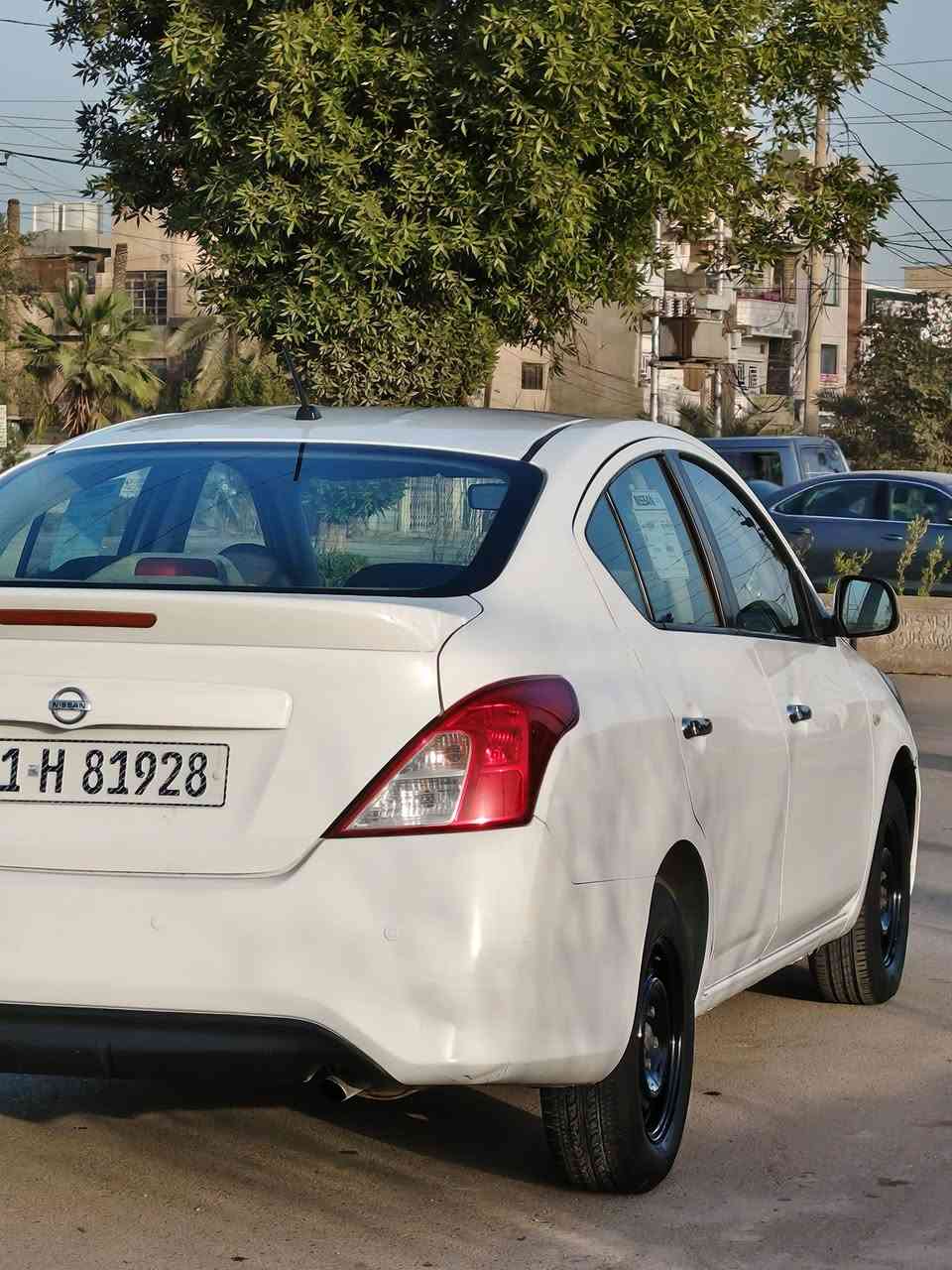 السلام عليكم ورحمة الله 
للبيع نيسان سني ٢٠١٩ هندي 
رقم بغداد انكليزي هزة جديدة سنوية ل٣٠٣١
السيارة كفالة عامة عداد مكانين بارد 
مكفولة من الضربة والصبغ والتبديل
فول مواصفات مال سني 
حساسات 
تحكم ستيرن 
ماشية ٦١ الف 
عارضها ب١٠٩ وبيها مجال بسيط 
مكاني السيدية 
الشراي يتصل ويدلل 
***********
