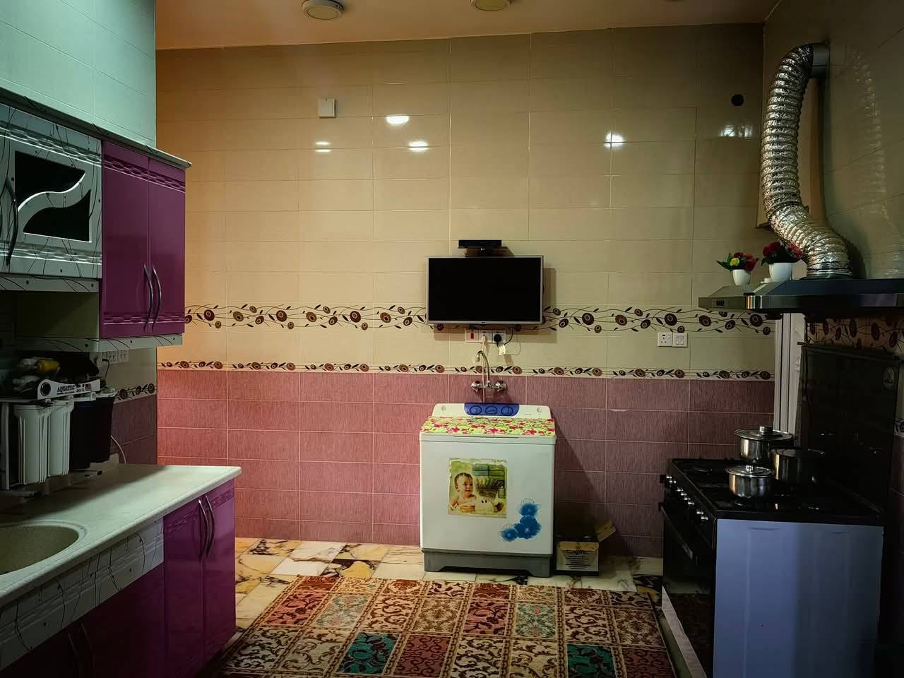 بيت للبيع بناء درجه اولى مسلح حي المعلمين الجديد شارع البطاقة الوطنية قرب اسواق طيوفه المساحة 156 متر  يحتوي على 3 غرف نوم صالتين 3 حمامات واحد غربي وشرقي، المطبخ يحتوي على كاونتر HDF جديد وسيراميك تركي وزارة البيت سيراميك تركي ، السطح ايزوكام، ارضية البيت مرمر فوليت تركي درجة أولى الدرج مرمر مع محجر الطابق الثاني سيراميك، كراج سيارة مع سقيفة، مع مقطورة وسخان وماطور ماء...
لمعرفة السعر على الرقم ادناه ***********
