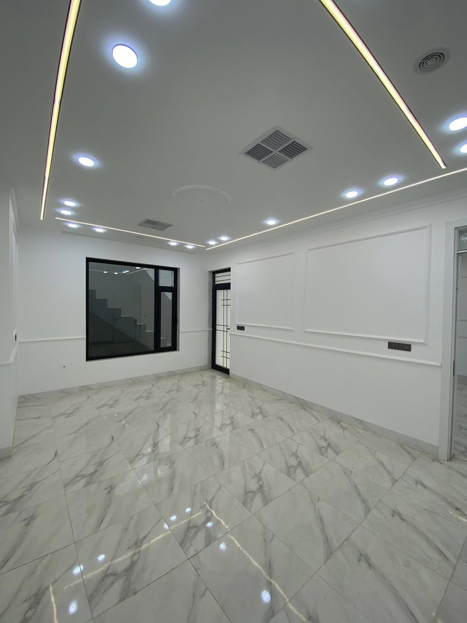 بەناوی خوای گەورە

خانو بۆ فرۆشتن
🔴كۆدی ڕیكلام 2004
كەلار گەڕەكی حەمرین

🟢ڕوكن ڕو بەخۆری بەیانی
ڕوبەری 170 م لەسەر پانی كەوتوە

🟢تازە دروست كراوە و ماڵی تێا نەچوە
🟢فول مواسەفاتە و لەهیچ شتێكی كەم نیە

🟢بیری ئیرتیوازی تیایە ماتۆڕی 2ئینجی لەسەرە بەشی یەك گەڕەك ئەكات

🌸خانوەكە بەدیزاینێكی زۆر جوان. دروست كراوە

🌸عەرزی كامل كاشیە
🌸مەتبەخ و مشتەمەلاتی تاسەقف كاشیە
🌸سەقفی هەمو ژورەكانی مەغریبیە
🌸كامل دەكتە
 🌸باخچەیەكی گەورەی تایبەت بەخۆی هەیە
🌸زۆر زۆر نزیكە لەجادەوە
🌸خۆشترین. شوێنی هەیەو  نزیكی هەمە خەدەماتێكە
🌸خانوەكە نمونەیە لەجوانی و  وەسفی ناوێ

ژورەكانی ئەم خانوە پێك دێت لەم. بەشانە

🔵میوان
🔵2 دوو نوستن
🔵هۆڵێكی زۆر گەورو
🔵مەتبەخ
🔵مەتبەخی گەرم
🔵مشتەمەلات
🔵باخچەیەكی گەورو

🌸خانوەكە ئەكەوێتە پشتی پریمانگای قەڵای ناحكومی و. نەخۆشخانەی شاری پزیشكی گەرمیانی ئەهلی

🌸🪷🌿🪴☘️🌼🪷🪴🌸🍃🪷🌼🌿☘️🪴

‏‎🟢بۆ زانیاری زیاتر یان زانینی نرخ 

‏‎ 🔴پەیوەندی بەم ژمارانەی خوارەوە بكە

***********📞📞📞☎️
***********📞📞📞☎️

🍂🍂🍂🍂🍂🍂🍂🍂🍂🍂🍂🍂🍂
‏‎یان. سەردانی نوسینگەكەمان بكەن
‏‎كـەلار سـەرجـادەی كـفری

‏🏩‎نزیك نەخۆشخانەی شاری پزیشكی گەرمیانی ئەهلی
‏‎🚘🚘تەنیشت بەنزینخانەی شـار 
‏‎
       نـوسـینـگەی كـوردسـتان

🌹🌹🌹🌹🌹🌹🌹🌹🌹🌹🌹🌹🌹
***********
***********
‏‎بۆنێوەند گیری ڕاستەقینە
