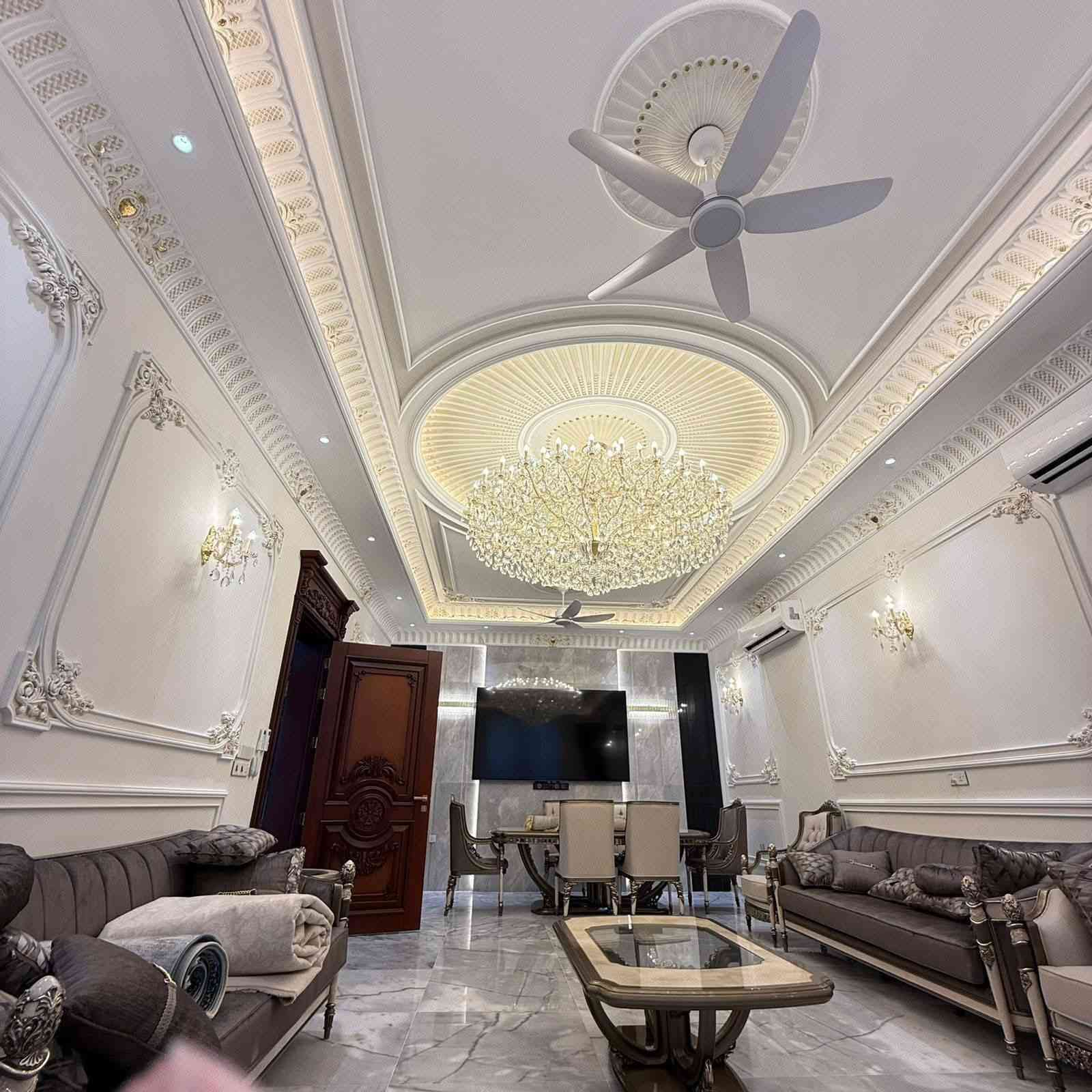 "الديكورات المنزلية هي لمسة الجمال التي تحول كل زاوية في بيتك إلى مساحة تنبض بالراحة والأناقة. اختياراتك تروي قصة ذوقك، فاجعلها تعكس شخصيتك وتمنحك جوًا من السكينة والتميز."
للاتصال والاستفسار مراسله الصفحه او الاتصال ع الرقم التالي :
***********
***********

#ديكورات_داخليه #منازل #أصباغ #هندسة_معمارية #ديكور
