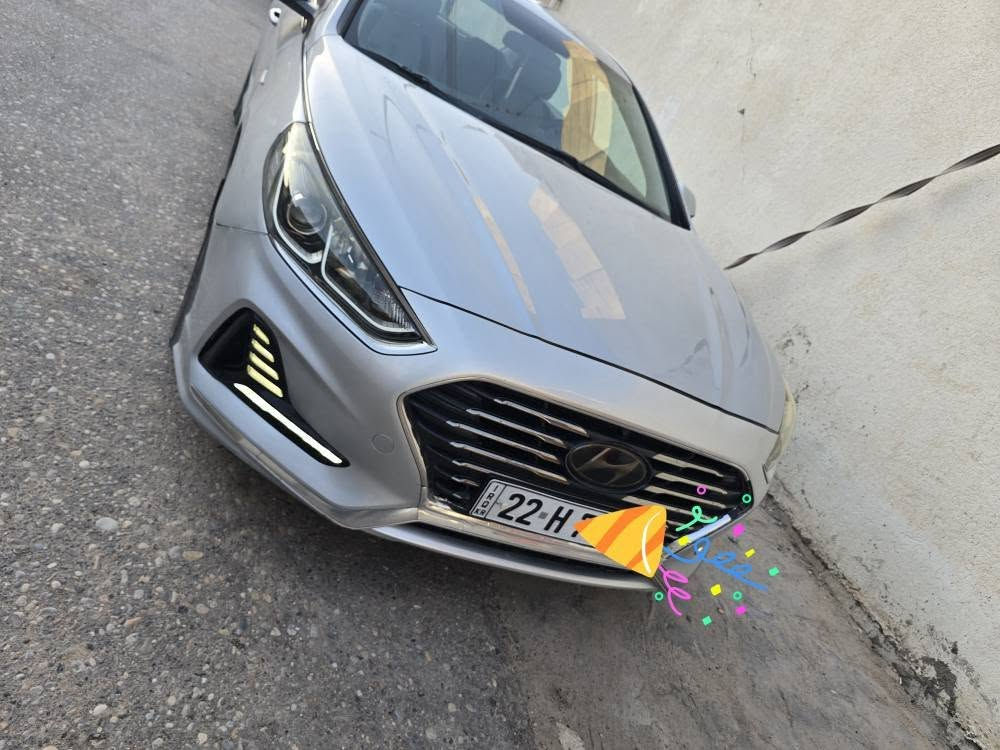 السلام عليكم من رخصه الاخوه الاعزاء الادمنه 
البيع هونداي سوناتا كوري خط واحد بلاد موديل 2020 محرك 2000دوش رقم نكليزي جديد اربيل بسم شركه تريد تحويل تريد وكاله ملاحظه الكل يعرف الوارد كوري ماتينكفل من الصبغ من كوريا مواصفات السياره تبريد خلفي تبريد بلكشن مرايات شفط تحكمات فول بلستيرن صندوك ذكي شاشه كبير تاب كامره دواره حساسات كشفات لدامامي مظمومه لايت زنون متكامله ويل كب ماشيه ٨٨  جديده بمعنه الكلمه الجنايه سياره مال بيت تخبل حداده بعدها ع وضع الشركه تبريد محرك كير طخم تاير جديد جاهزه السعر  145 العنوان البصره حمدان *********** البصرة, العراق
