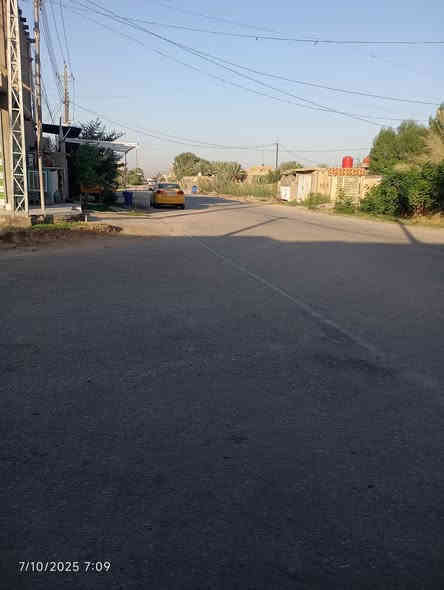 سلام عليكم دار زراعي للبيع بداية ابو زديره قرب القاعه الرياضيه مساحته 220 متر ركن علتبليط وعرض 25متر بيه نواقص اتصل وافهمك سعره 39مليون وبيه مجال 
***********
***********
