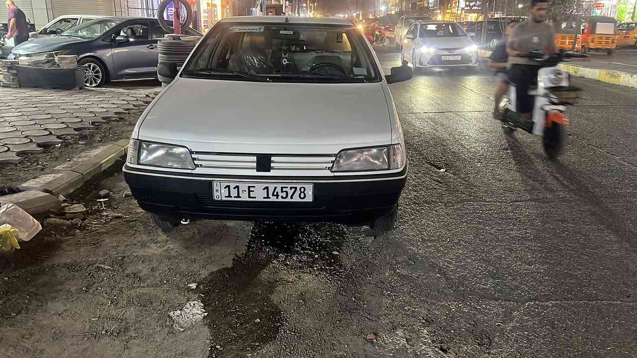 بيجو روئ بلديه سياره ماشيه 49 حقيقي بيه رصعه بلباب وره السايق والباب الووره الصدر بينات سياره بغداد الحريه 
*********** سعر 55 $
