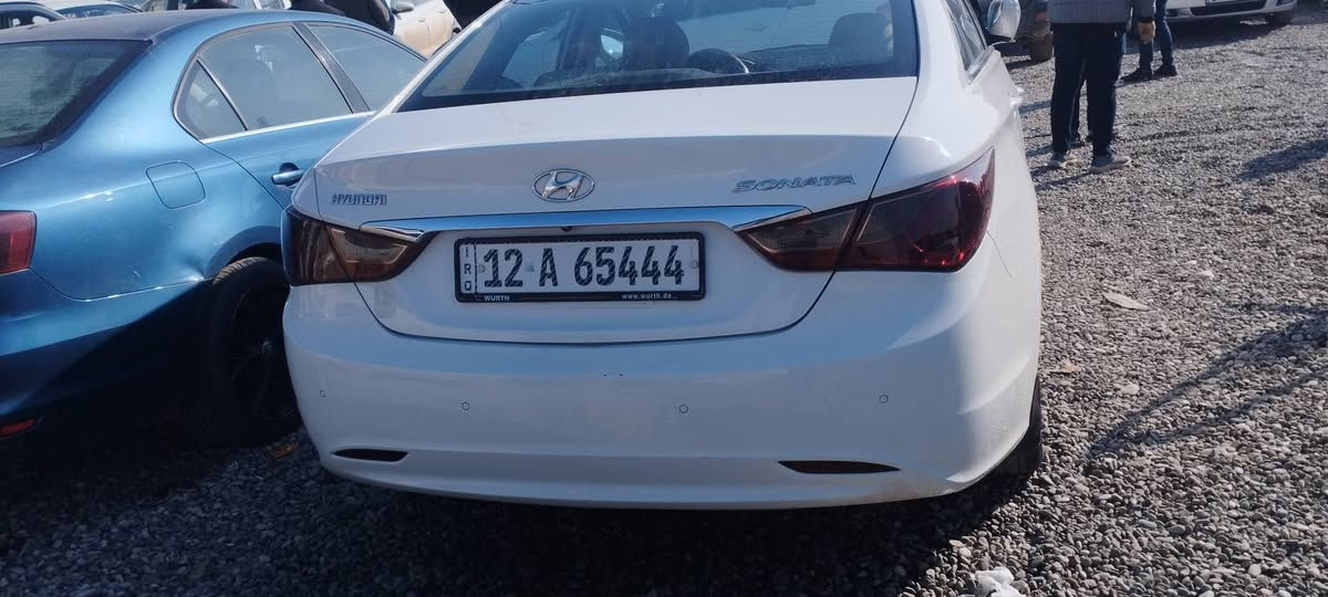 سوناتا 2013 خليجي محرك دوش 24 مفتوح 
السيارة تبريد قطعتين مري شفط اشاير بالمري  كشنات كهرب شفتات ستيرن تحكمات اطارات جديد محرك شرط كير شرط تدفئة تبريد طخم كله جديد سنوية وارقام كوبون كله جديد
بيهة مكانين هيج بارد وبالسقف اربع اصابع معجون اثر حجرة ومبخوخ شبر هيج 
مكانهة موصل برطلة 
ينفع مراوس حسب القناعة
***********
*********** موصل, نينوى
