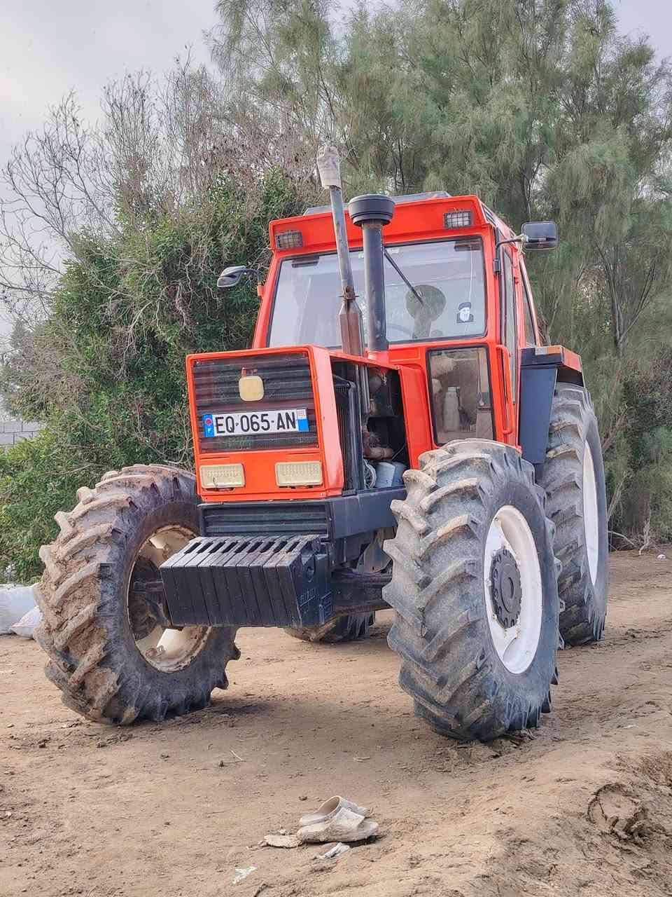 السلام عليكم مكينه فيات 1180 جاهزه هيه ومعداتها وياها دسك ٢٤ تركي وفدان ١٤ تركي ما بي قطره لحيم السعر ٤٥ وبيهه مجال قليل للإستفسار الاتصال على الرقم ***********... مكان واسط قضاء الحي.
