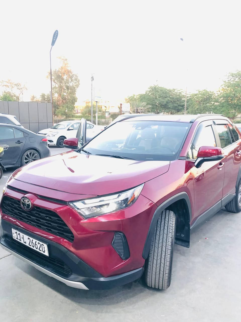 السلام عليكم  .....  راف فور 2023  وارد امريكي ماشية 25 الف
الحادث موضح بالصور السيارة فولل مواصفات تقريبا
رادار امامي وخلفي وجانبي ،نقطة عمياء ،فتحة سقف،كار بلي ،فول تحكم ستيرن.دفع رباعي وثناءي، صتدوق كهرباء ، تشغيل عن بعد. بصمة تشغيل وابواب . ثلاث وضعيات قيادة، تبريد قطعتين تدفئة كشنات . كشن سائق كهرباء،بصمات عدد2، دوشمة كاملة كشنات وارضية 
السعر 230 وبي مجال 
العنوان بغداد حي اور 
***********
