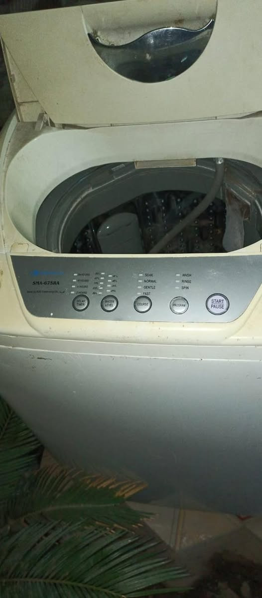 السلام عليكم من رخصة الادمن غسالتين للبيع اثنينهن فول اوتو ماتك شغالات كلشي مابيهن اثنينهن ١٢٥  للاتصال ***********
