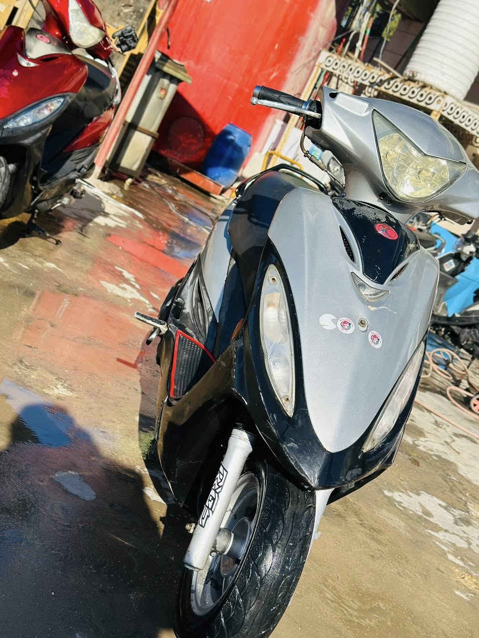 سلام عليكم دراجه كامكو جي فور دراجه كهربائيات كله شغاله سلف يكلف 10الف شغال بس الدشلي مشكل ما بي اي خلل محرك مبدل بوشه و بستم دراجه شلعه و معدل حلوه نضافه حلوه سعره400  و بيه مجال رقم *********** او مراوس ب فراشه فحل مكان نجف
