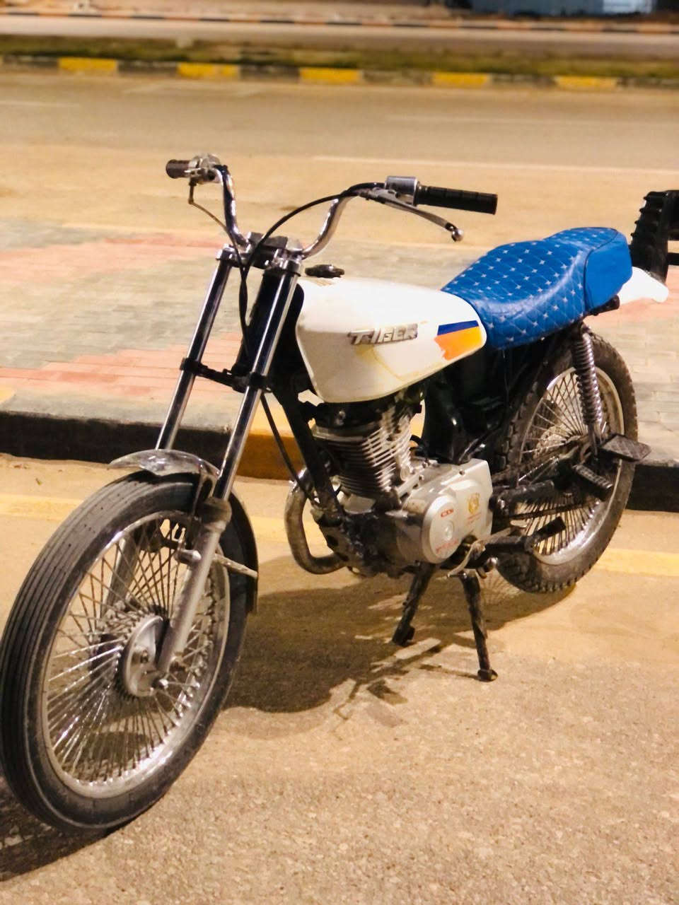 سلام عليكم  شباب  دزاجه اوراق لبيع  اوراق سكنر  مكاني نجف كوفه  سعر 600 وبيهه مجال  شراي يجي علا رقم تلفون ***********
